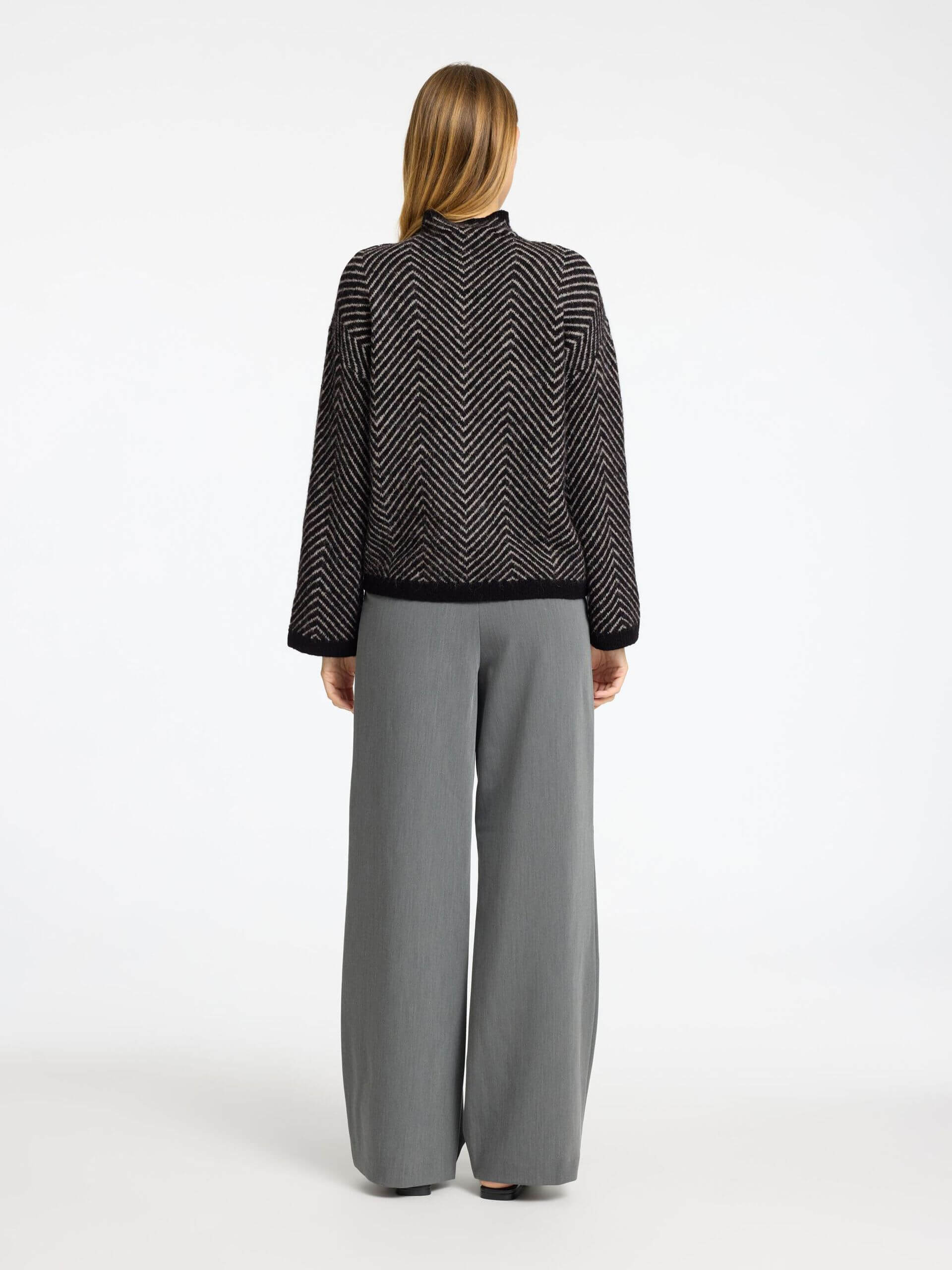 selected-femme-naisten-neulepusero-slflulu-ls-herrigbone-knit-high-neck-musta-kuosi-2