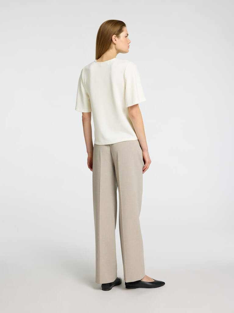 selected-femme-naisten-paita-slftenny-ss-v-neck-top-luonnonvalkoinen-2