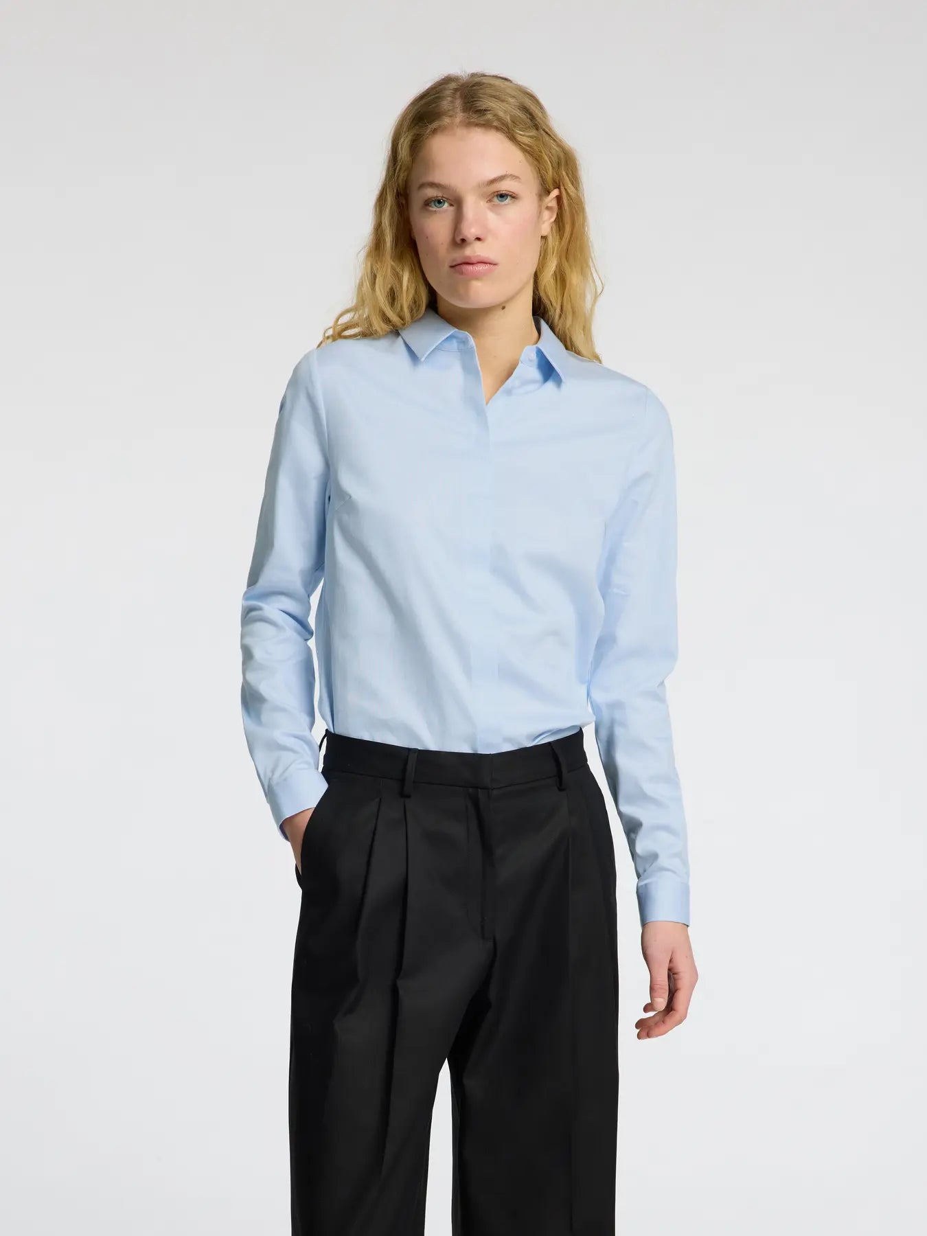 selected-femme-naisten-paitapusero-slfromie-ls-fitted-shirt-light-blue-1