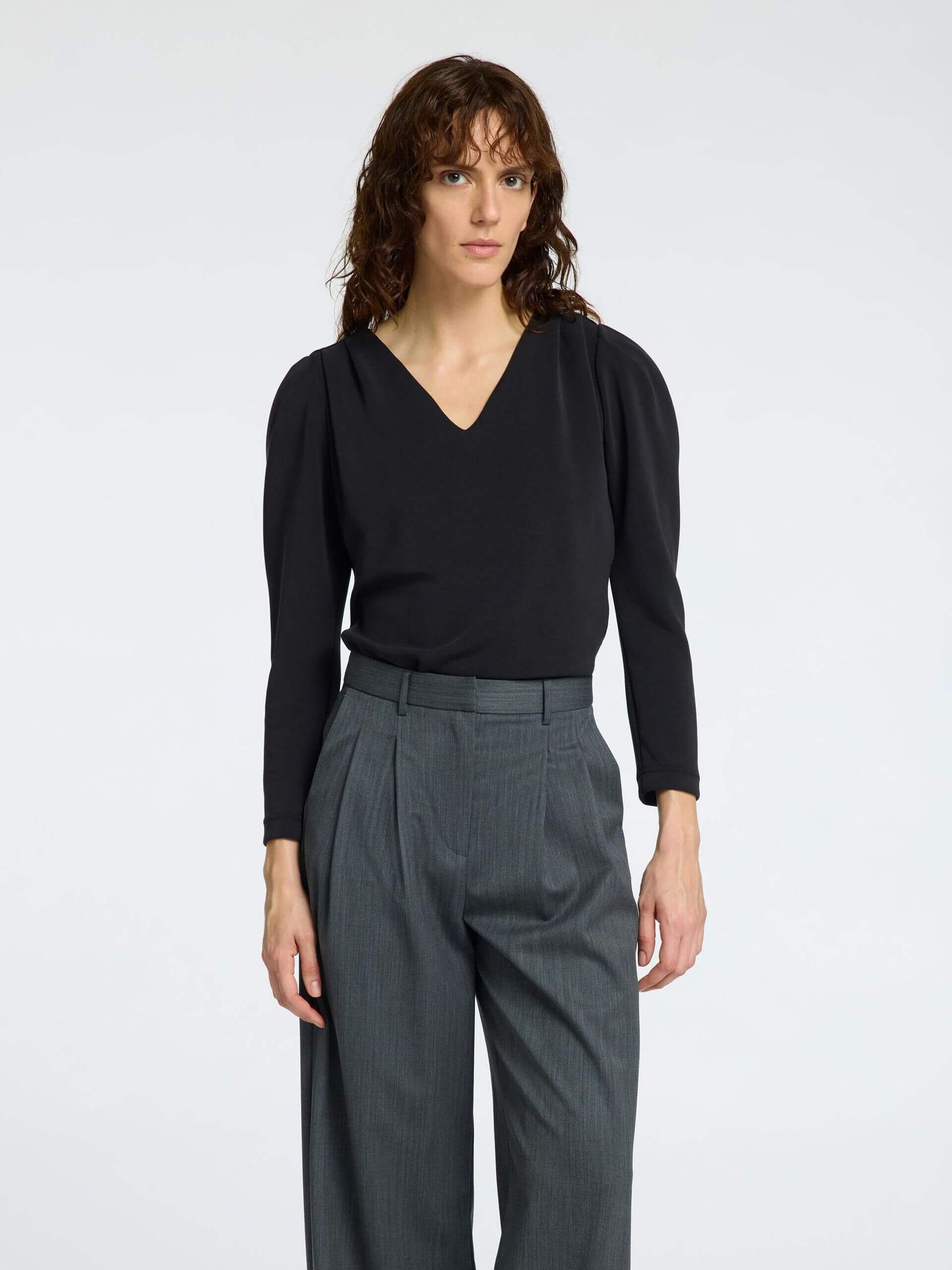 selected-femme-naisten-pusero-slffneja-ls-v-neck-top-musta-1