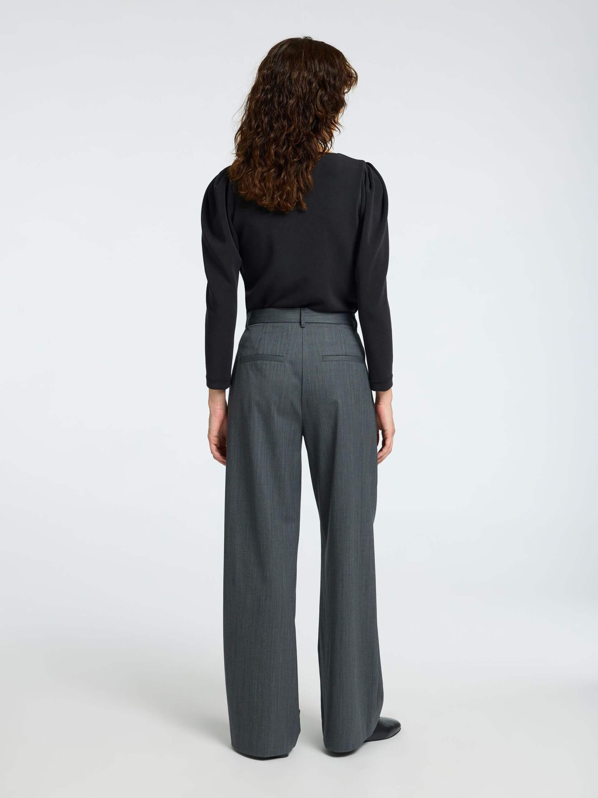 selected-femme-naisten-pusero-slffneja-ls-v-neck-top-musta-2