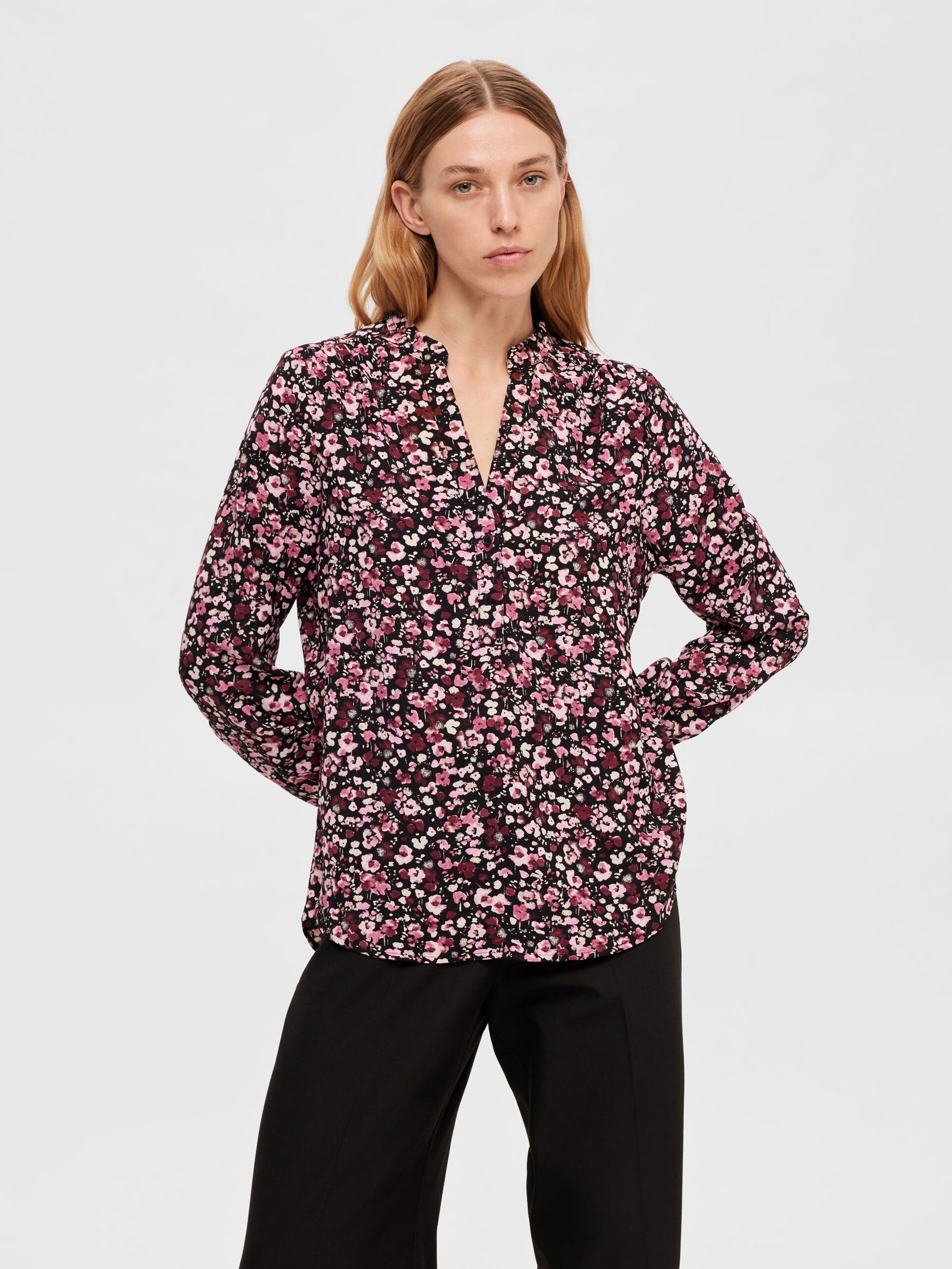 selected-femme-pusero-slfmivi-ls-aop-top-b-musta-kuosi-1