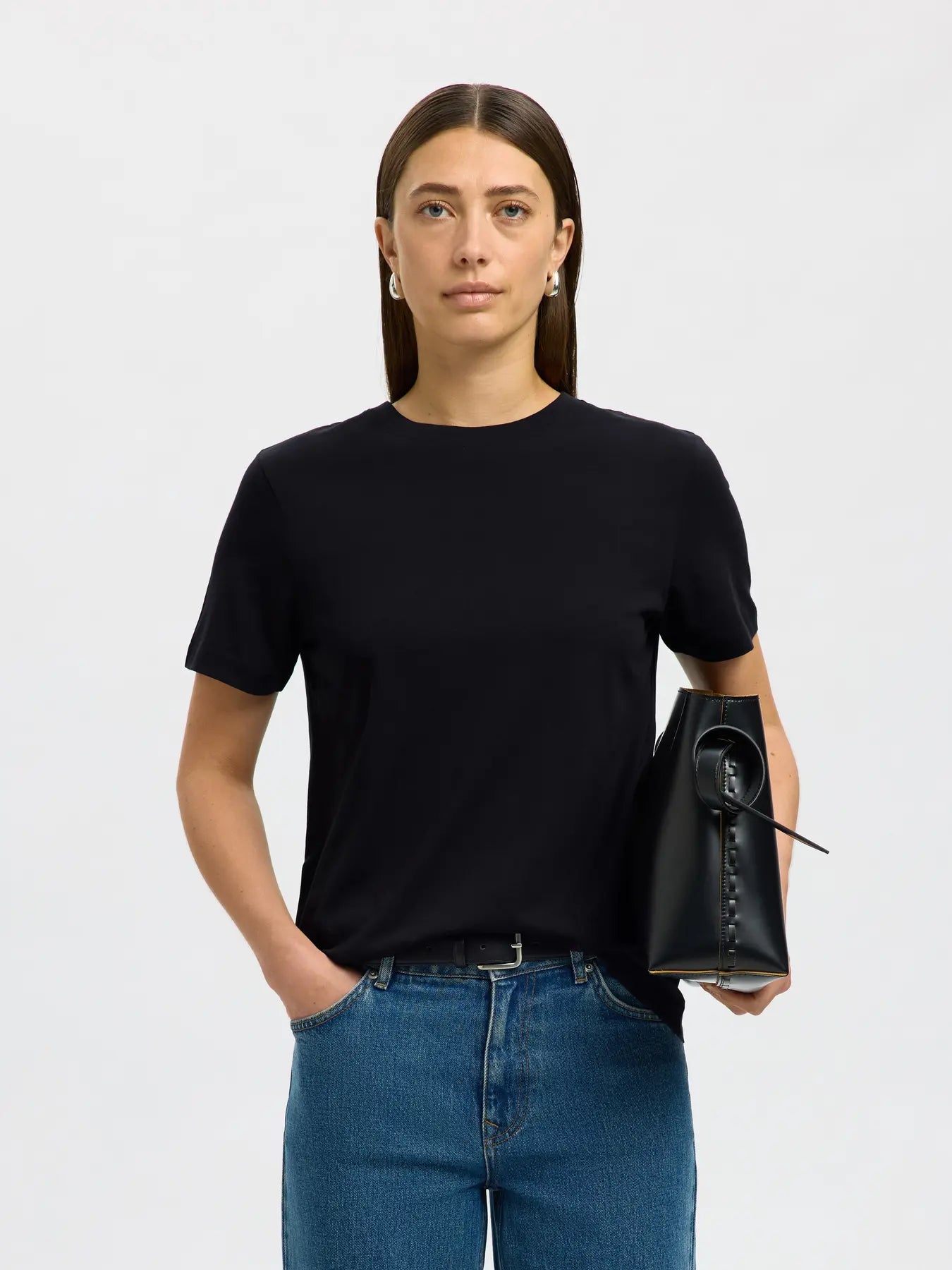 selected-femme-t-paita-slfmyessential-ss-o-neck-tee-black-1