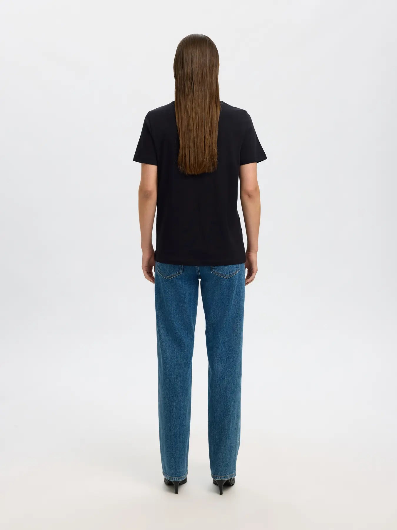 selected-femme-t-paita-slfmyessential-ss-o-neck-tee-black-2