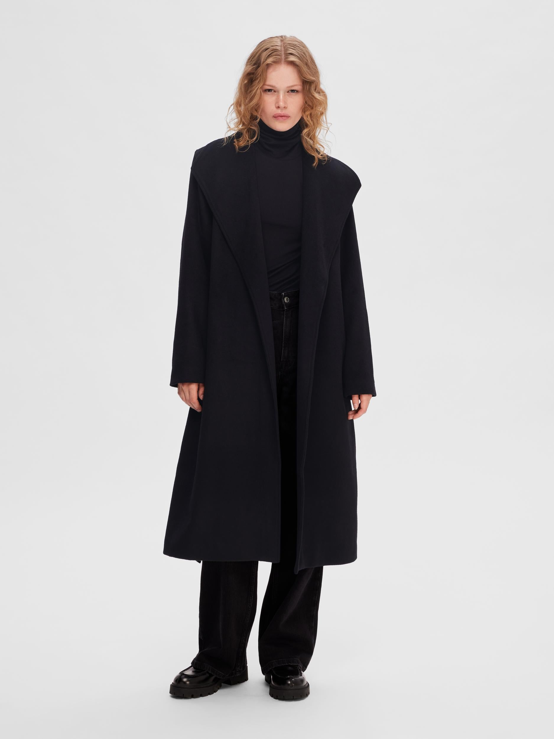 selected-femme-takki-slfrosa-wool-coat-musta-1