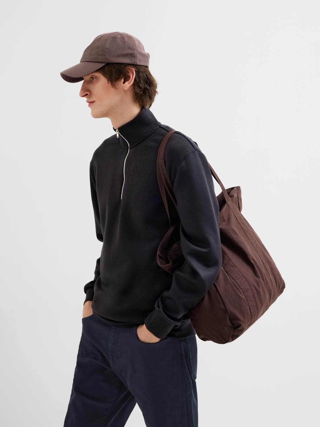 selected-miesten-collegepusero-manuel-soft-zip-high-new-sweat-musta-2