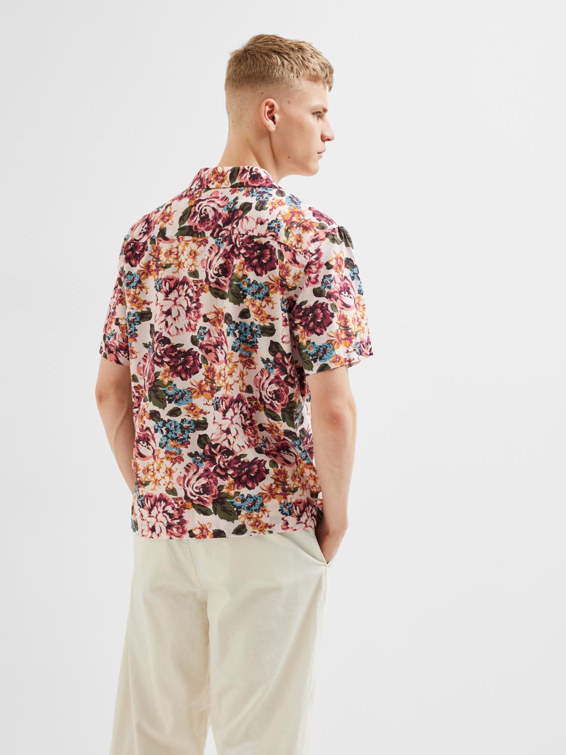 selected-miesten-kauluspaita-relax-floral-shirt-ss-aop-punainen-kuosi-2