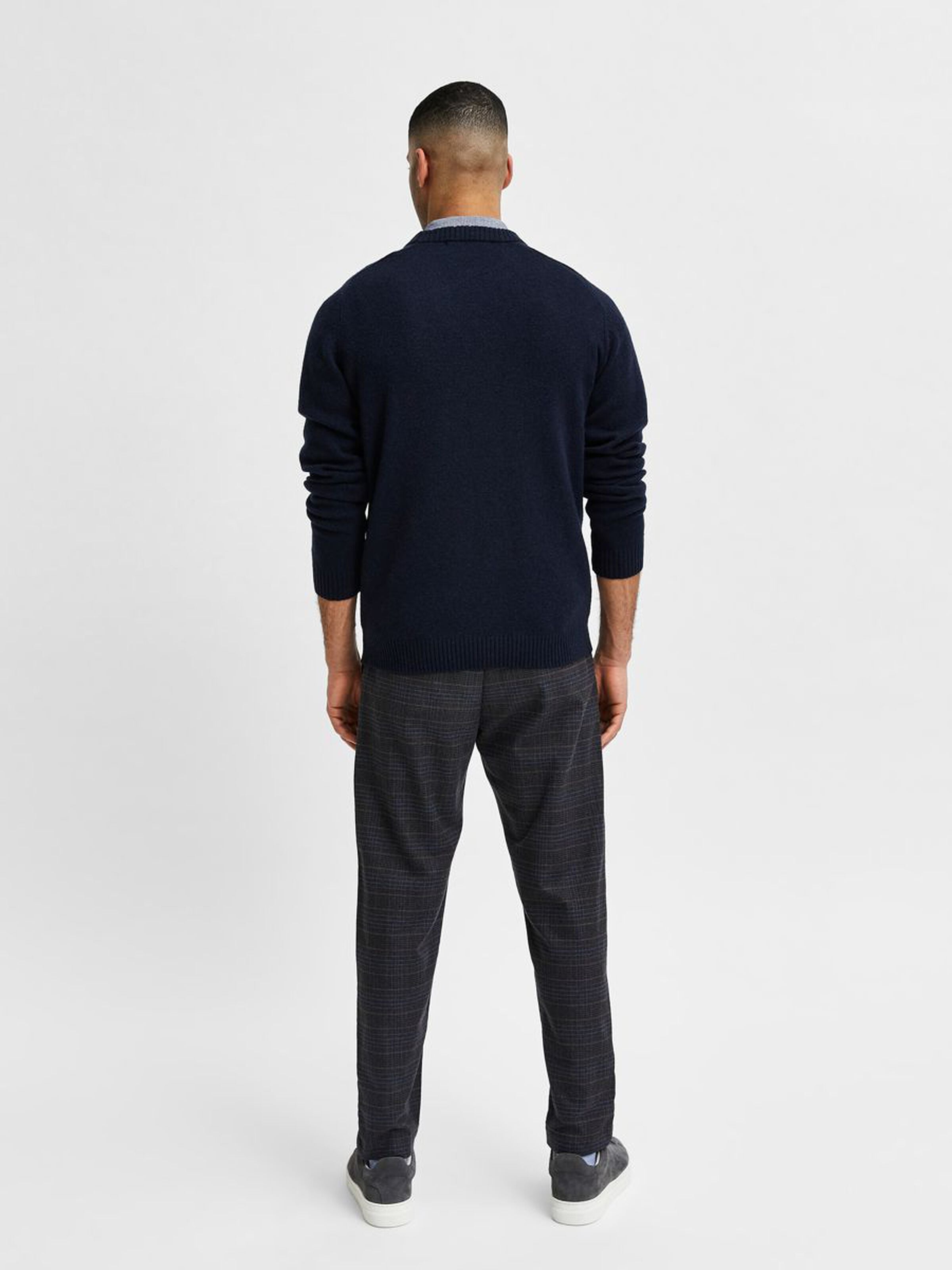 selected-miesten-neule-coban-lambs-nos-tummansininen-2