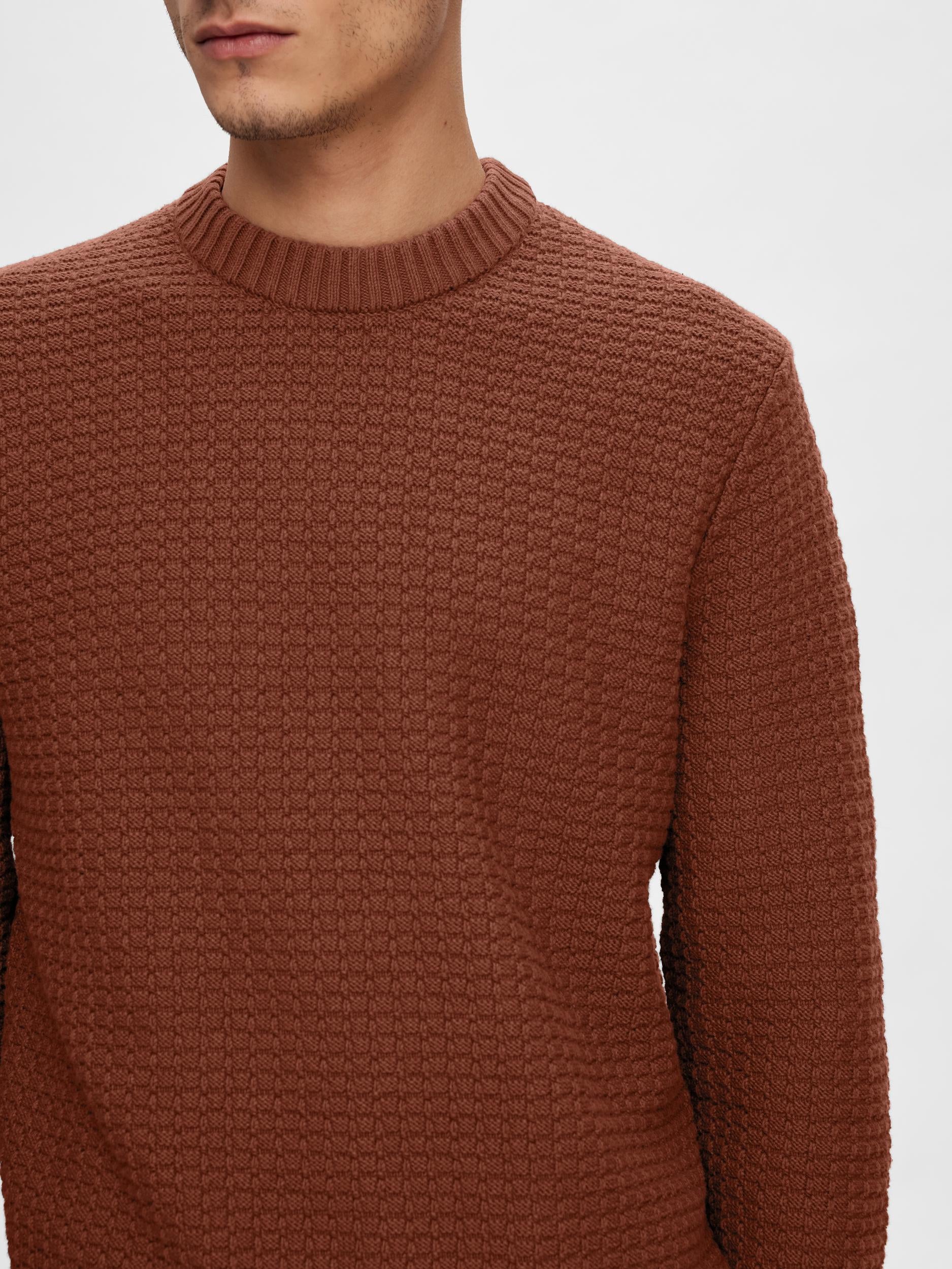 selected-miesten-neulepusero-k-thim-structure-crew-punainen-4