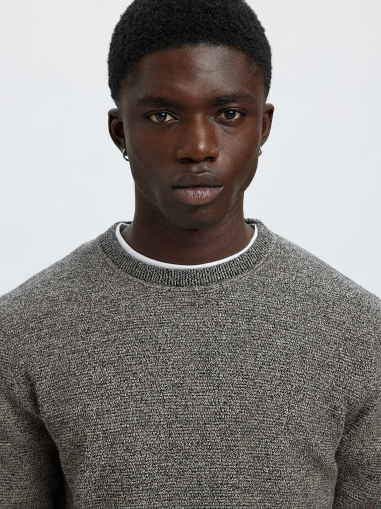 selected-miesten-neulepusero-ross-ls-knit-structure-nos-organic-cotto-black-moonstruck-twi-4