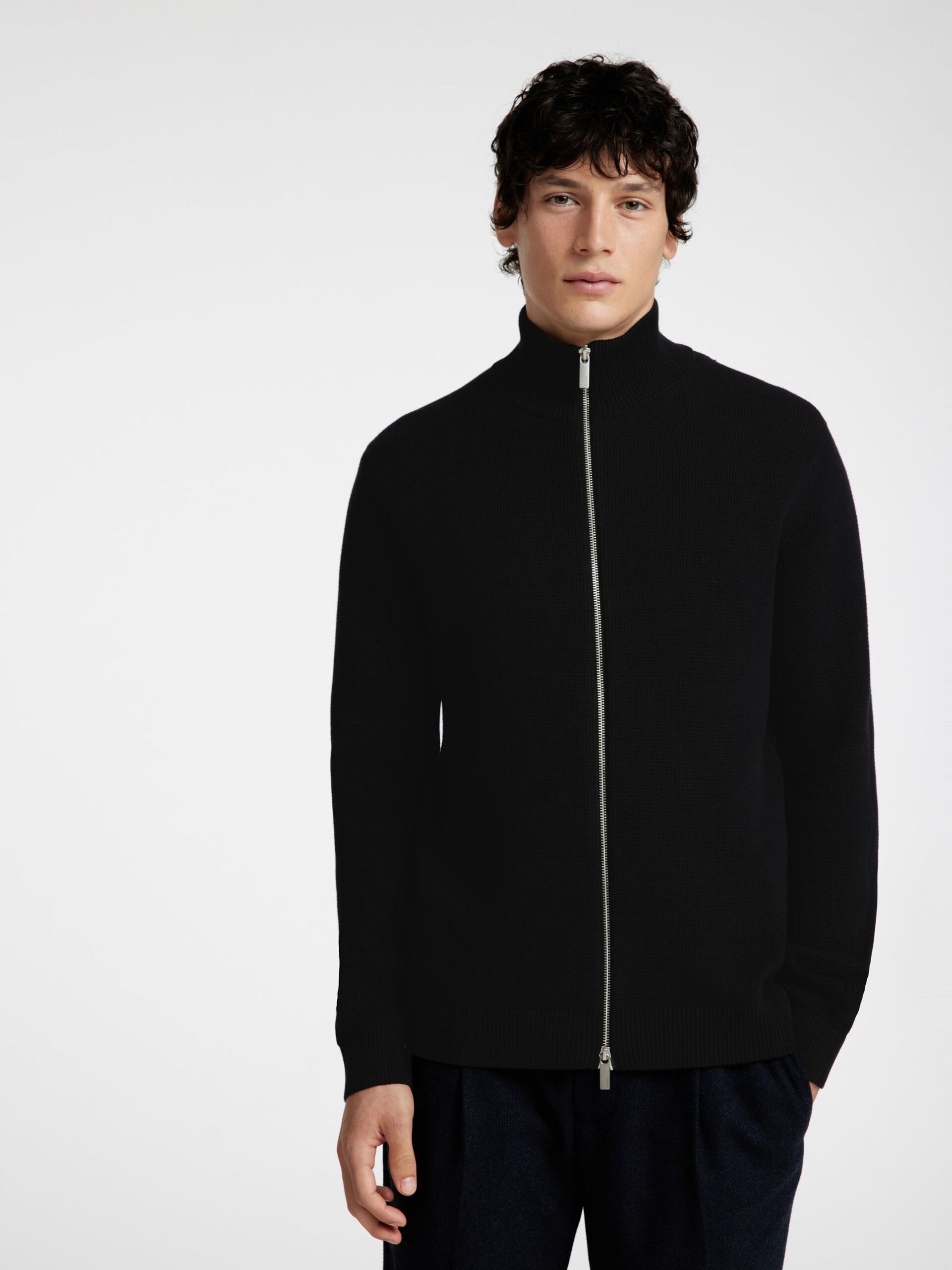 selected-miesten-neuletakki-k-dane-full-zip-musta-1