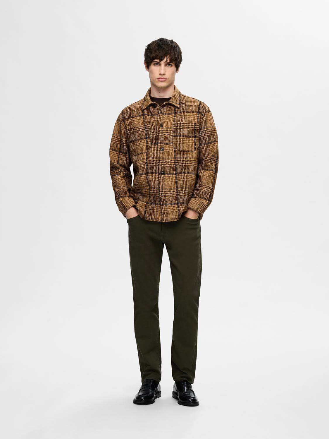 selected-miesten-paitatakki-boxy-houndstooth-big-check-overshirt-ruskea-ruutu-4