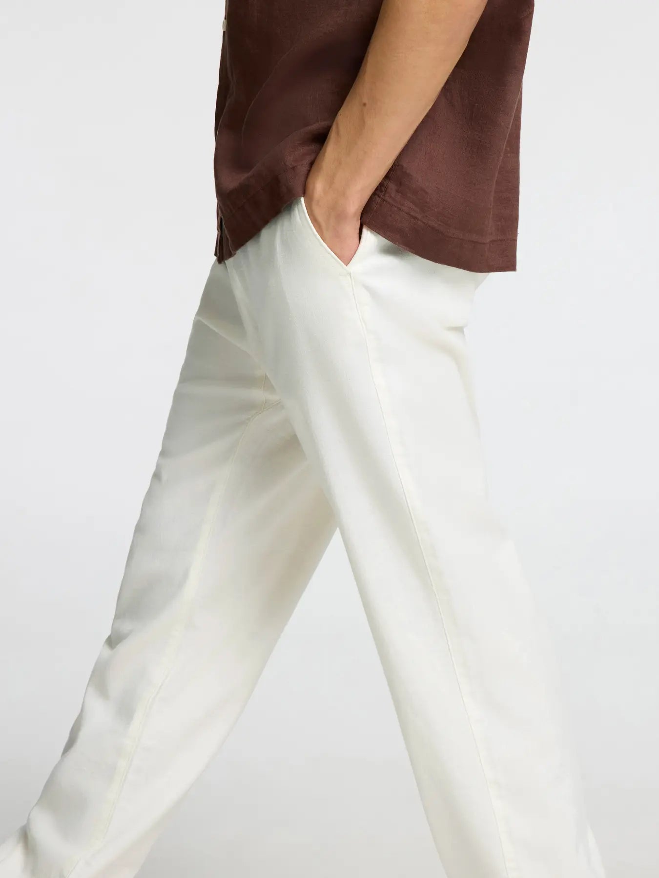 selected-miesten-pellavasekoitehousut-k-loose-brody-linen-pant-valkoinen-4