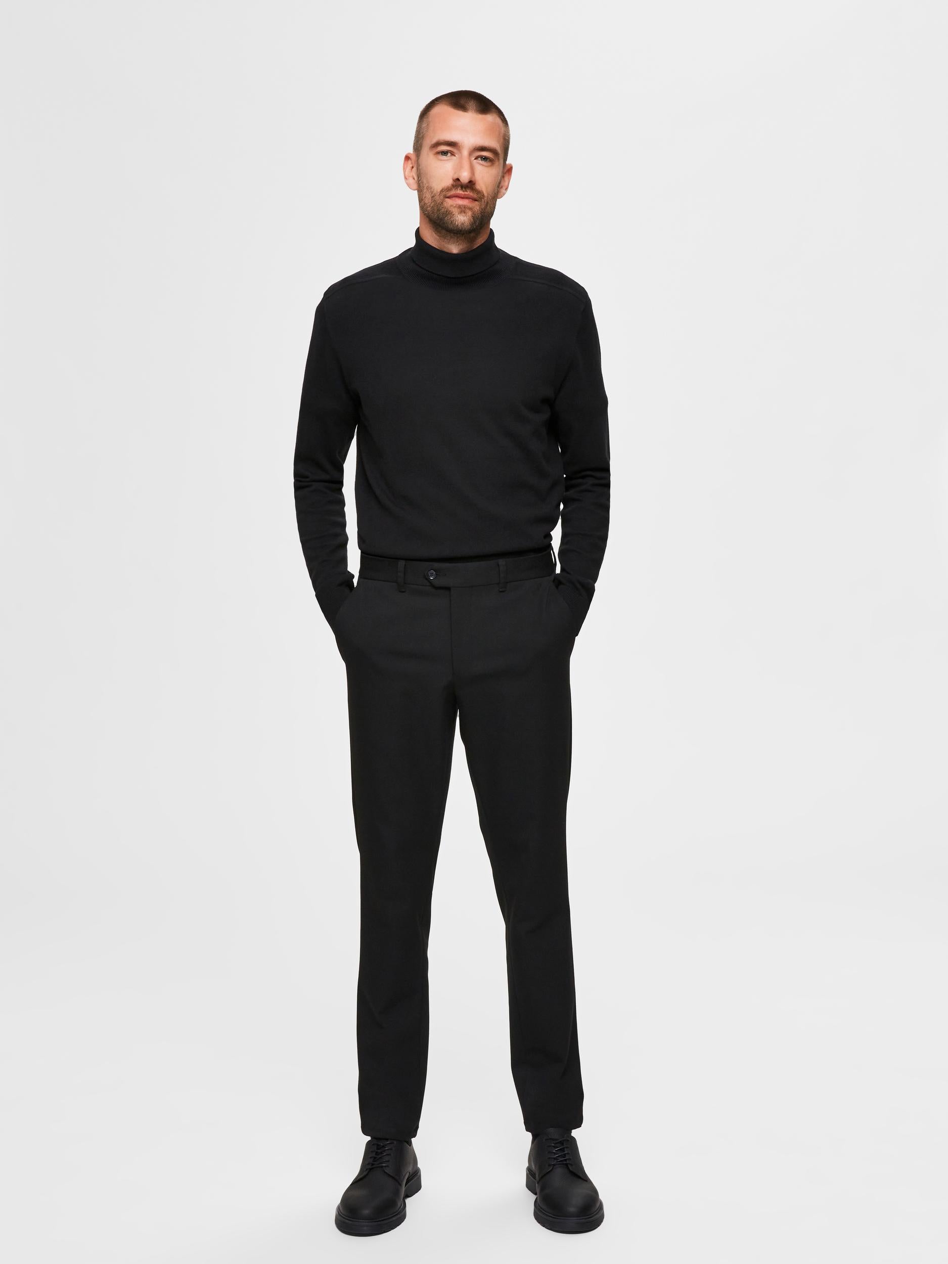 selected-miesten-pooloneule-berg-roll-neck-musta-4