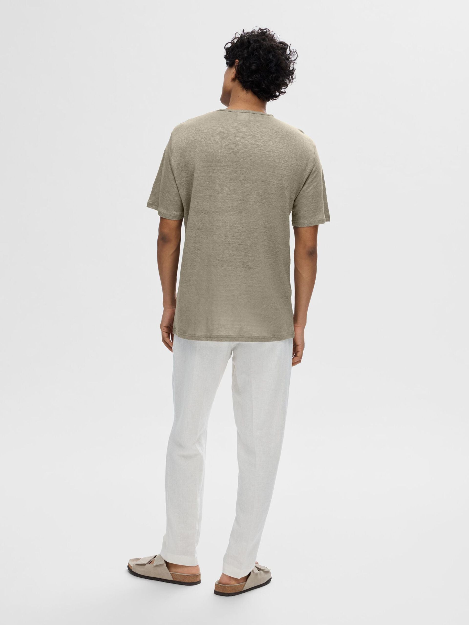 selected-miesten-t-paita-bet-linen-ss-o-neck-armeijanvihrea-2