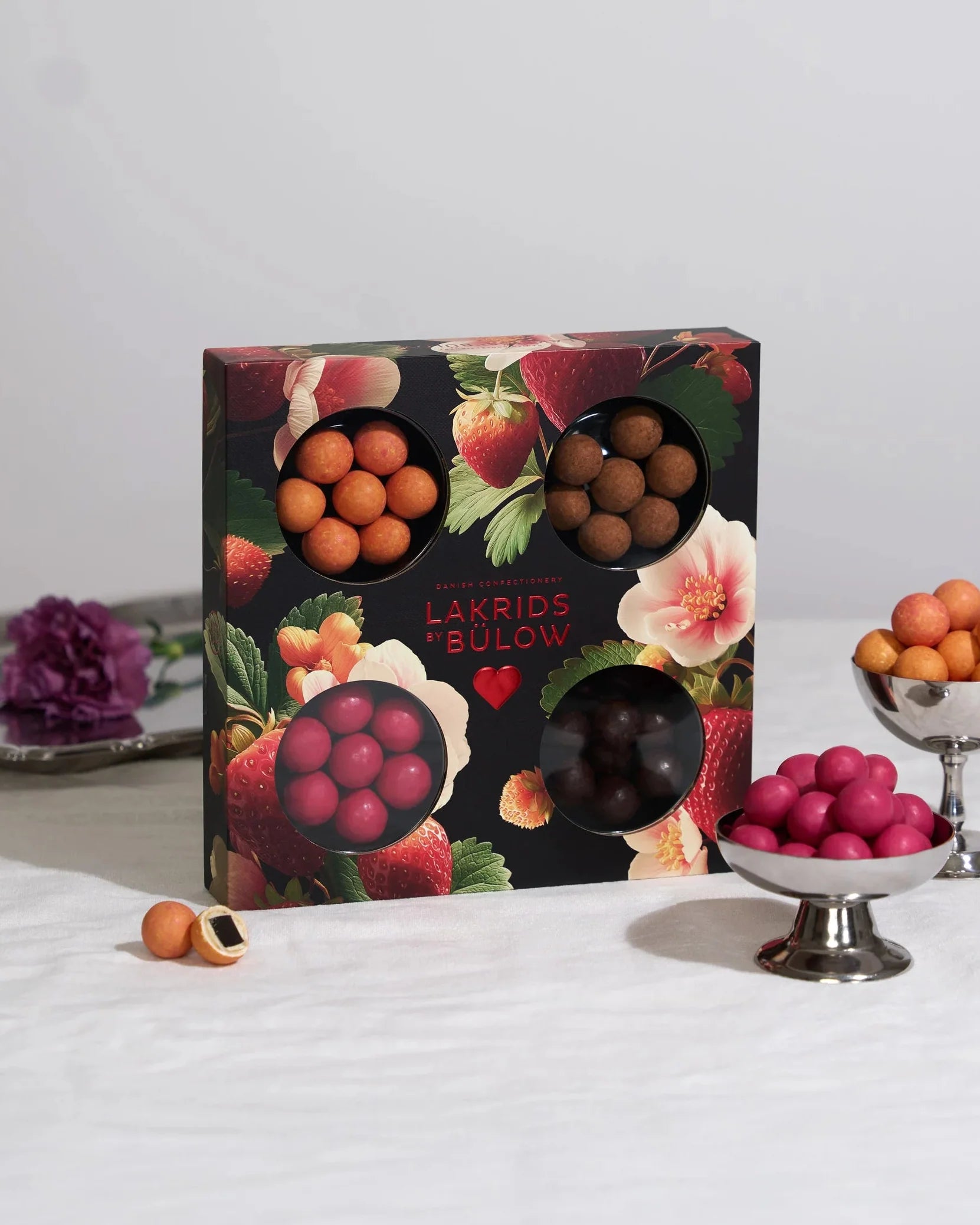 Lakrids by Bülow lakritsi Small Selection Box Love 2026