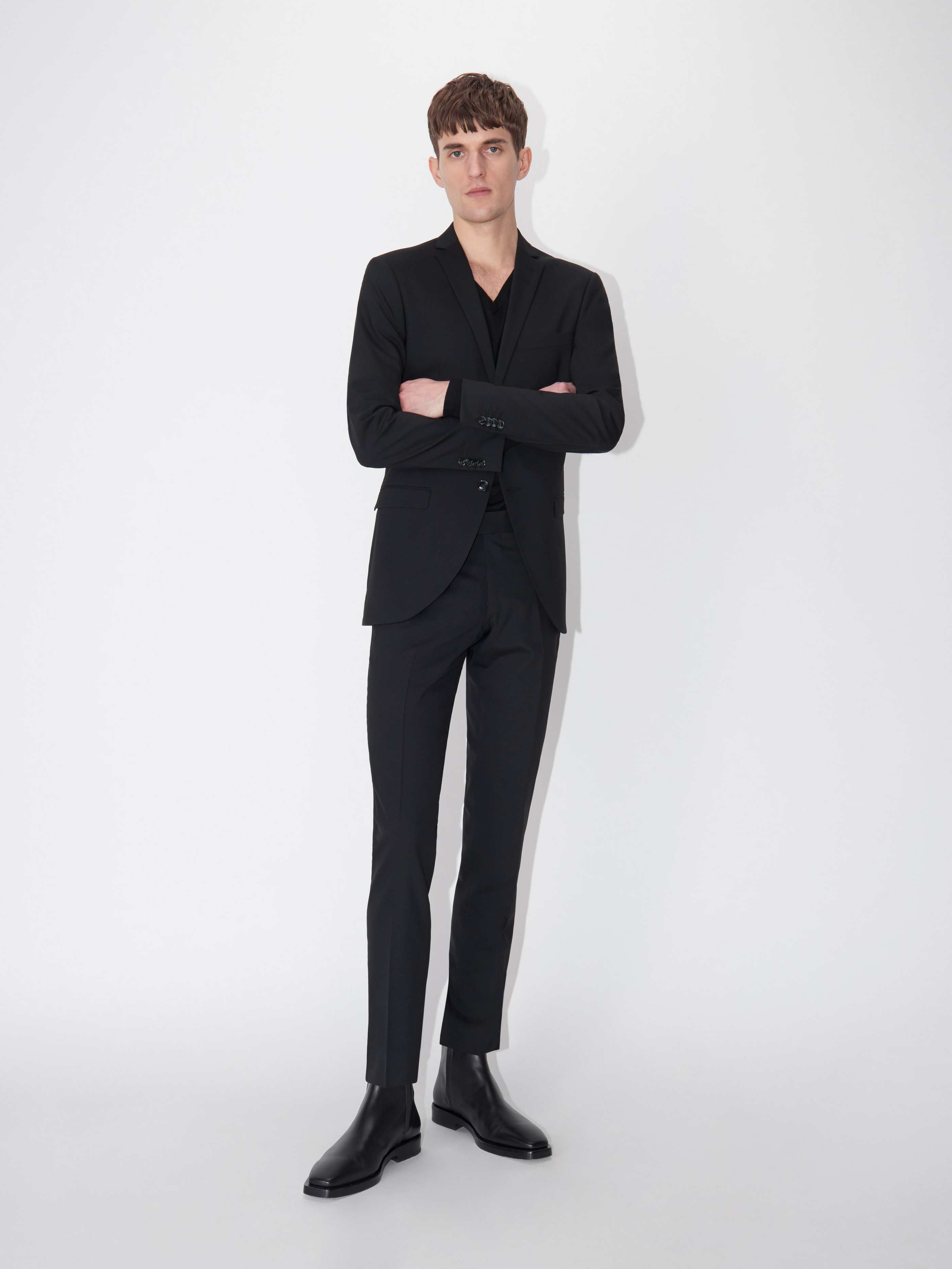 tiger-of-sweden-miesten-housut-tordon-nos-angelico-musta-2