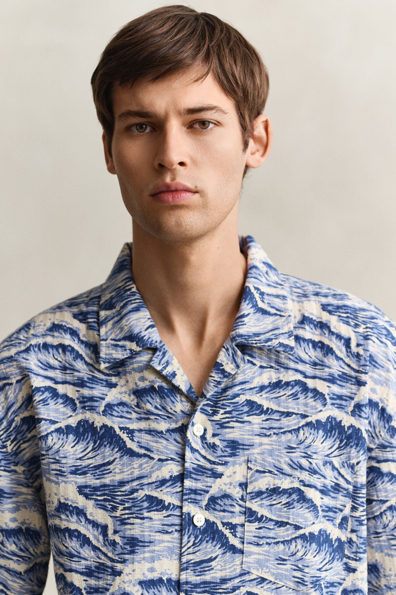 Gant miesten lyhythihainen kauluspaita Relaxed Fit Short Sleeve Shirt, sininen kuosi