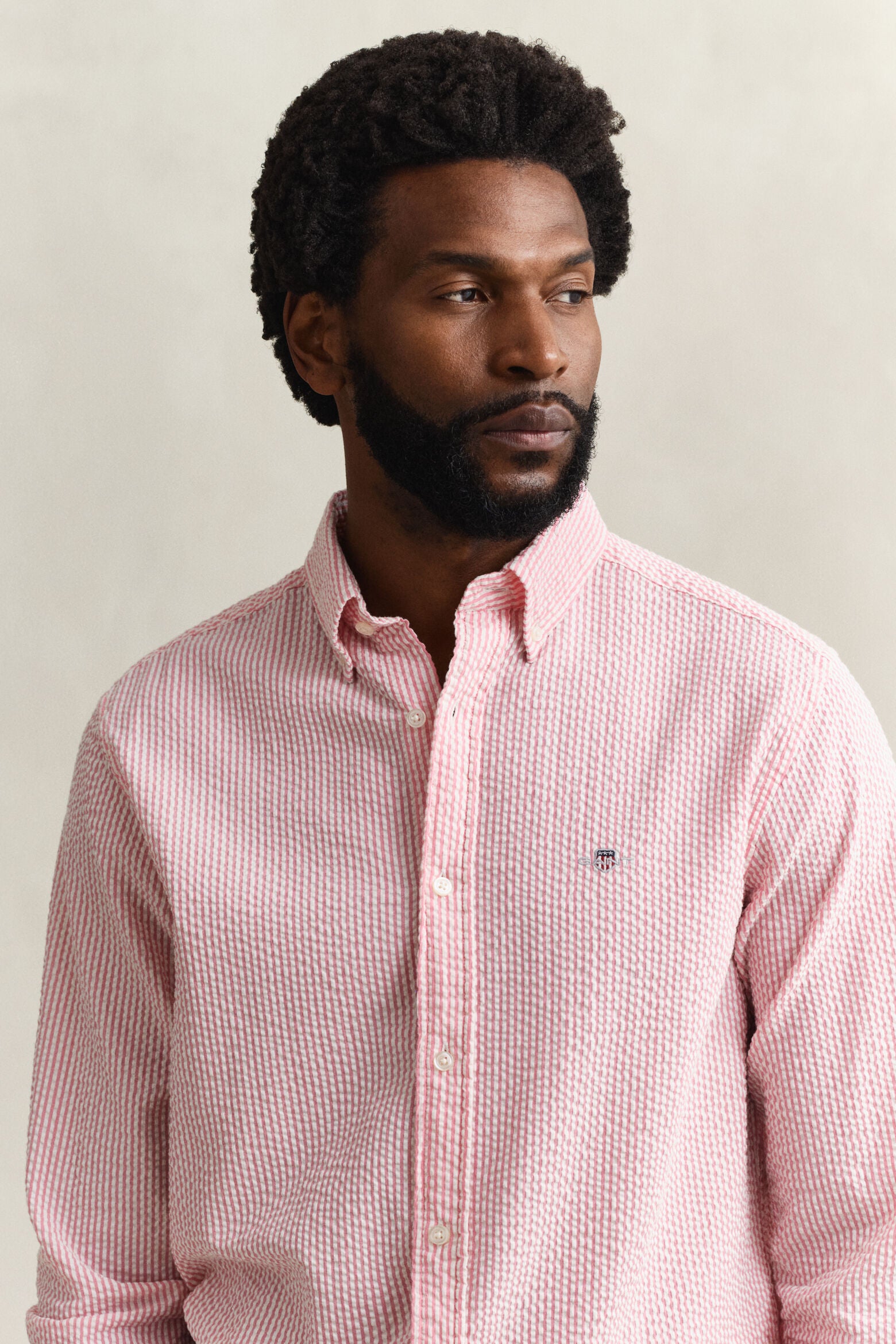 Gant miesten kauluspaita Regular Fit Striped Seersucker Shirt, raidallinen punainen