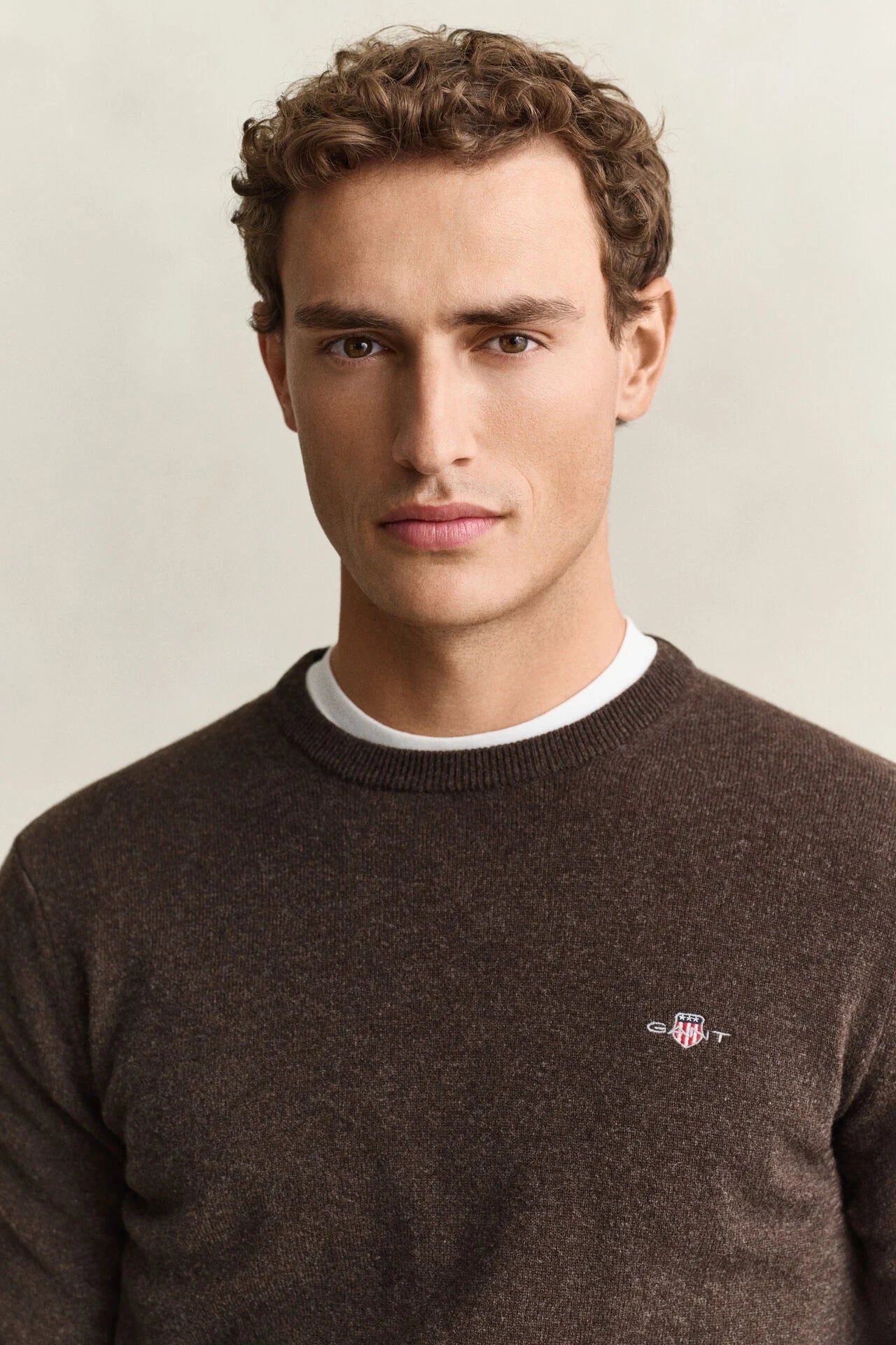 Gant miesten neulepusero Superfine Lambswool C-Neck, tummanruskea