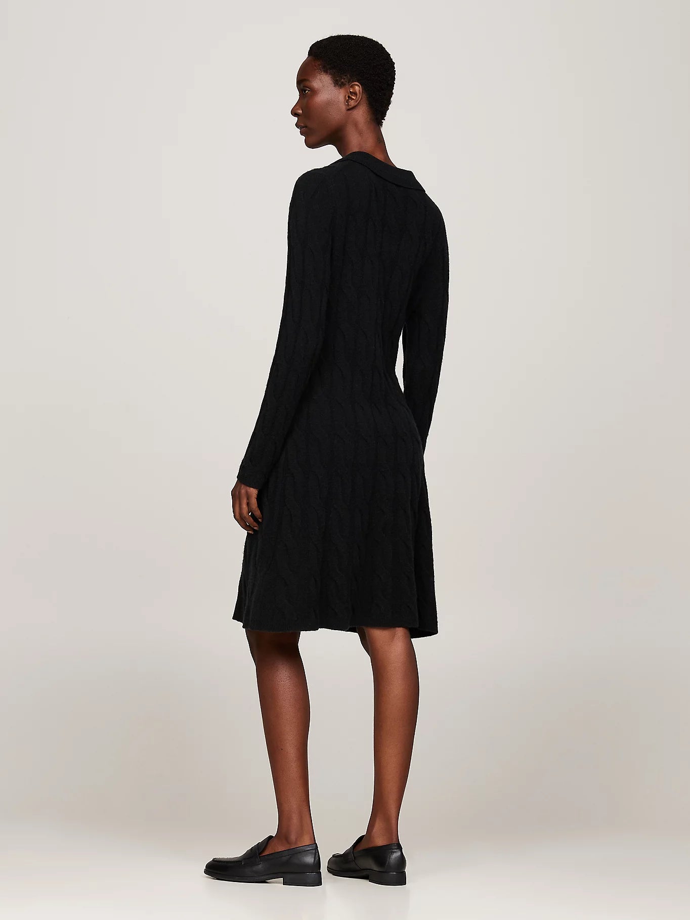 tommy-hilfiger-naisten-neulemekko-soft-wool-cable-polo-dress-musta-2