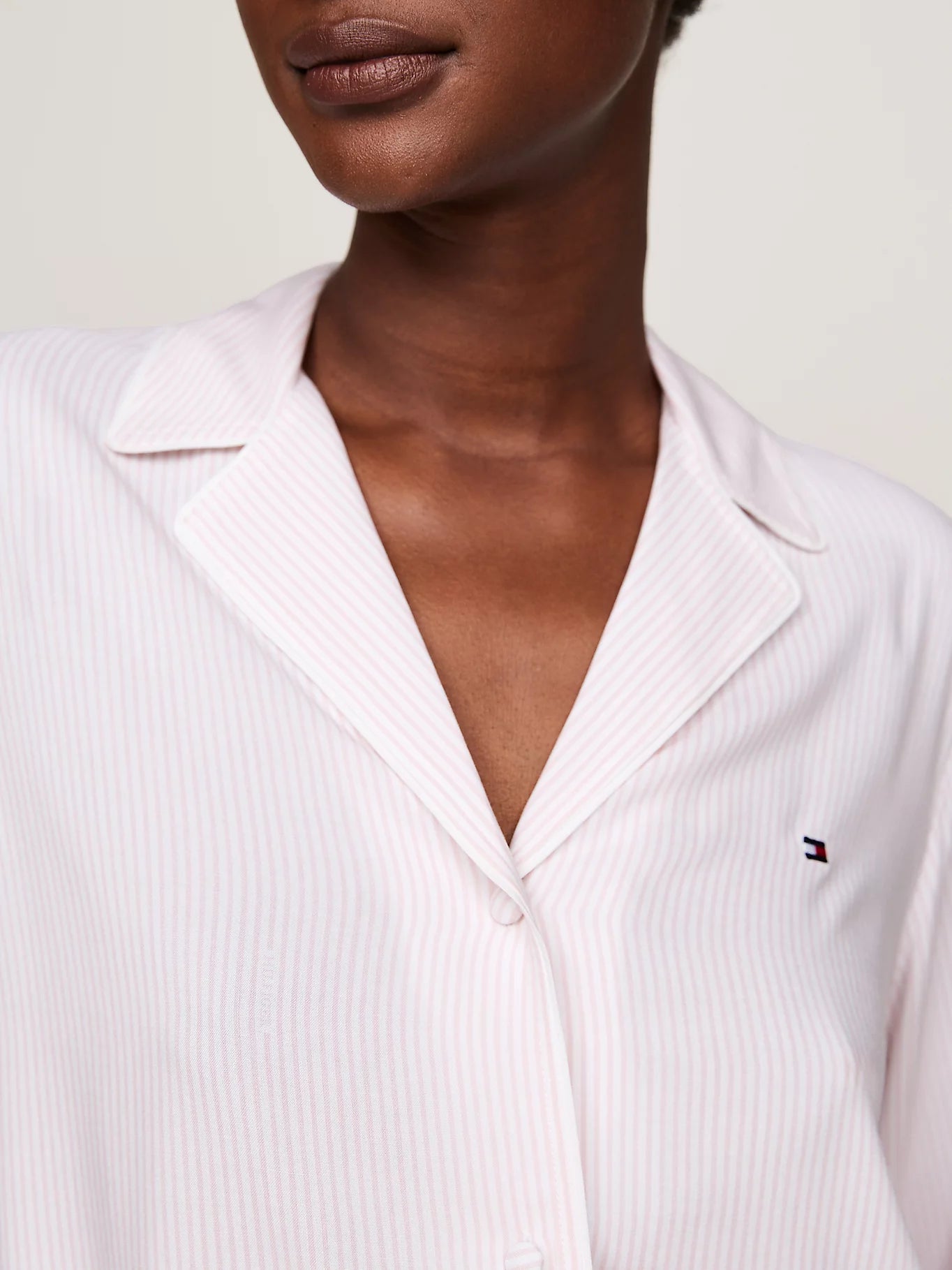 tommy-hilfiger-naisten-pyjamapaita-th-ls-print-viscose-shirt-raidallinen-vaaleanpunainen-3