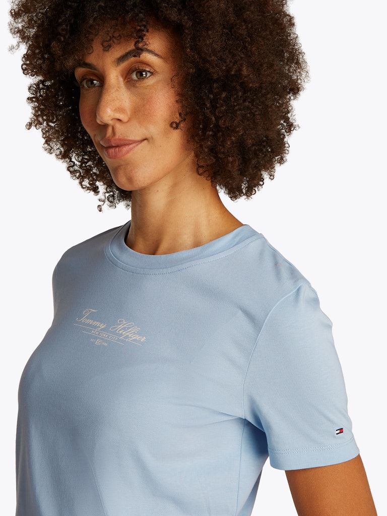 tommy-hilfiger-naisten-t-paita-k-reg-script-c-nk-tee-ss-vaaleansininen-4