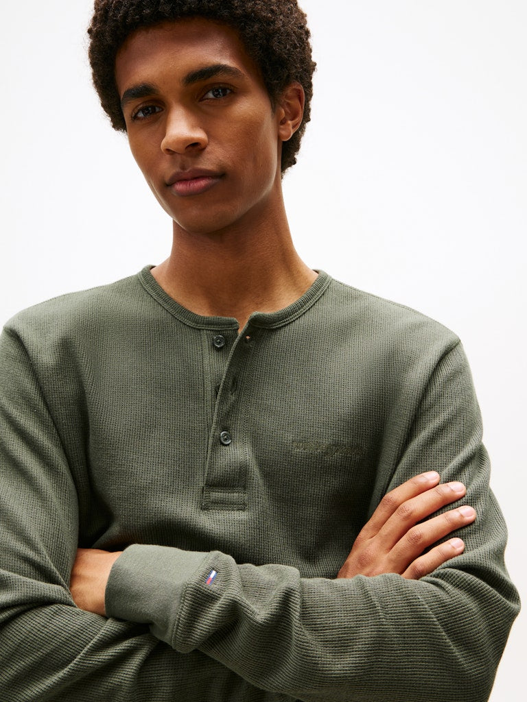 tommy-jeans-miesten-paita-tjm-slim-waffle-script-henley-vihrea-5