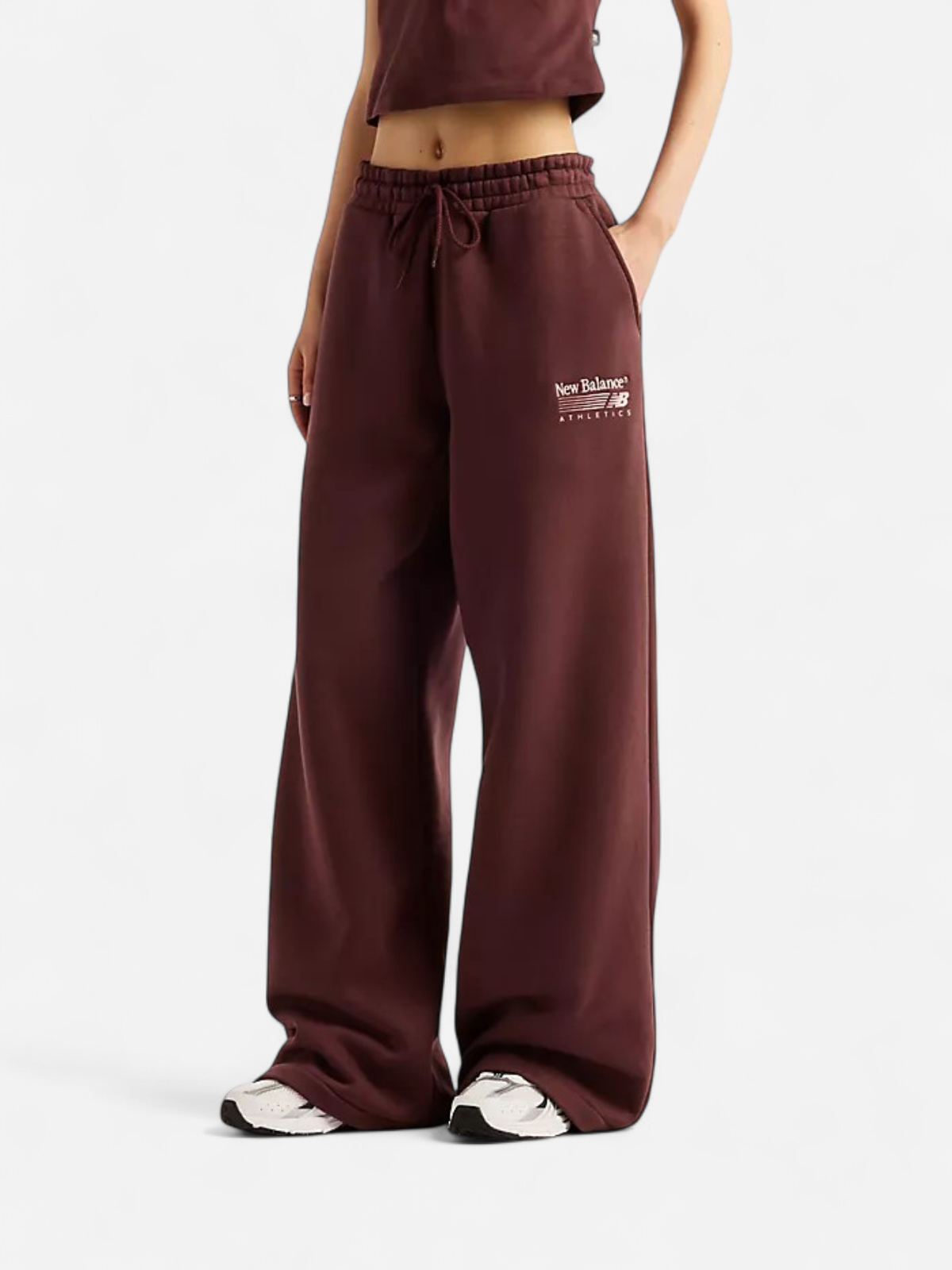 New Balance naisten Collegehousut Trackside Fleece Pant, Cherry Leather - Kekäle.fi