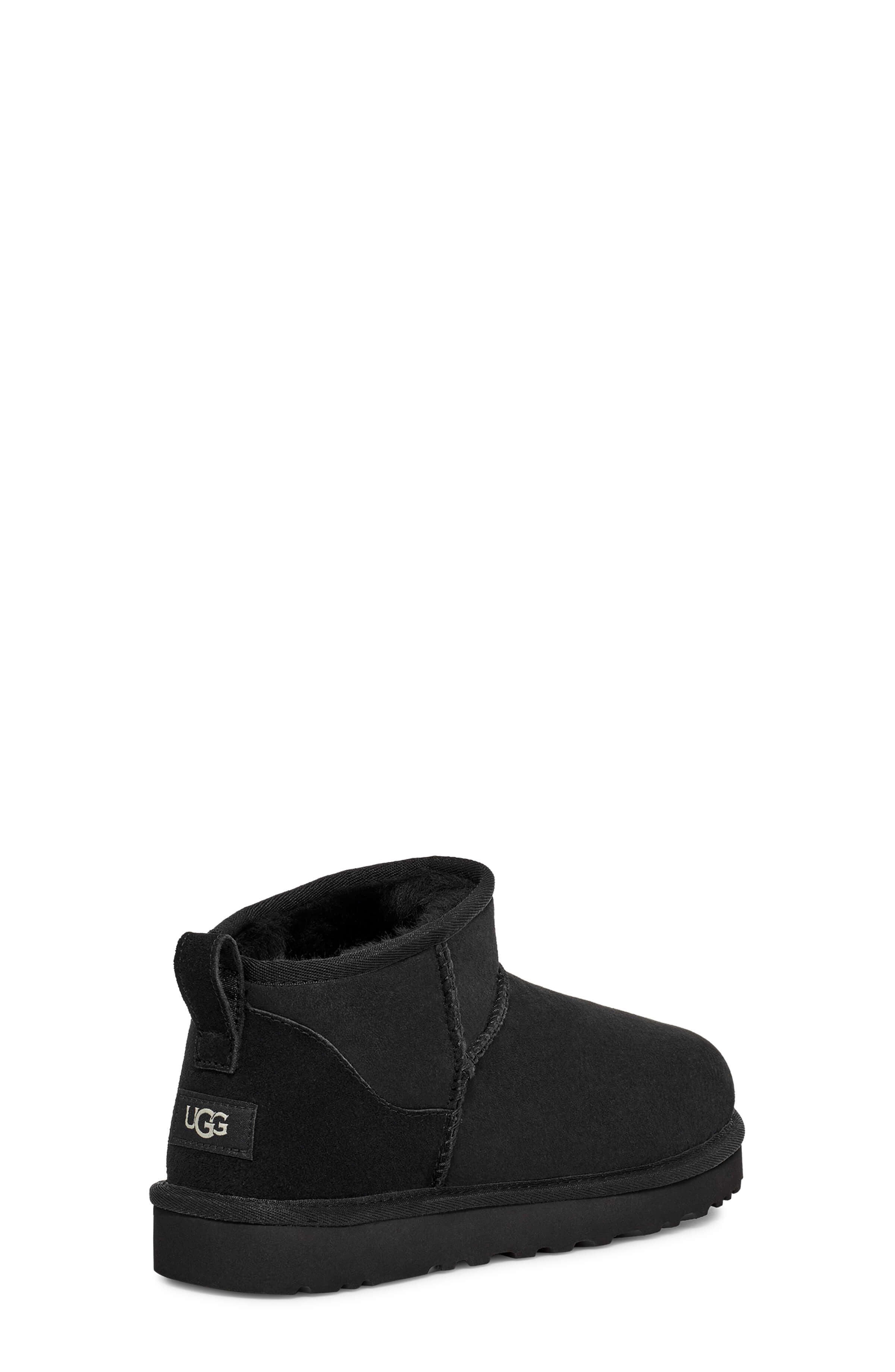 ugg-miesten-kengat-m-classic-ultra-mini-musta-4