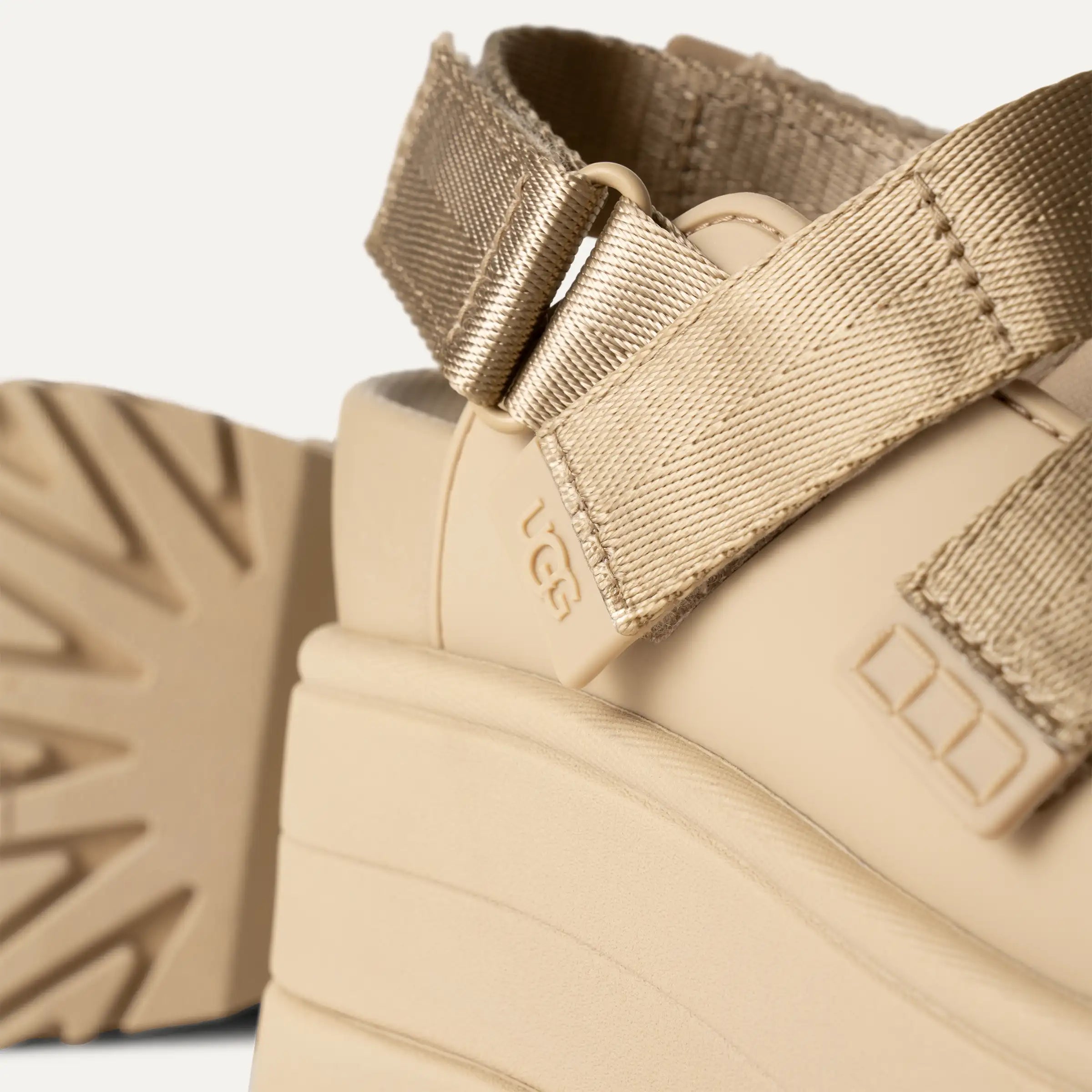 ugg-naisten-kengat-w-goldenrise-vaalea-beige-3