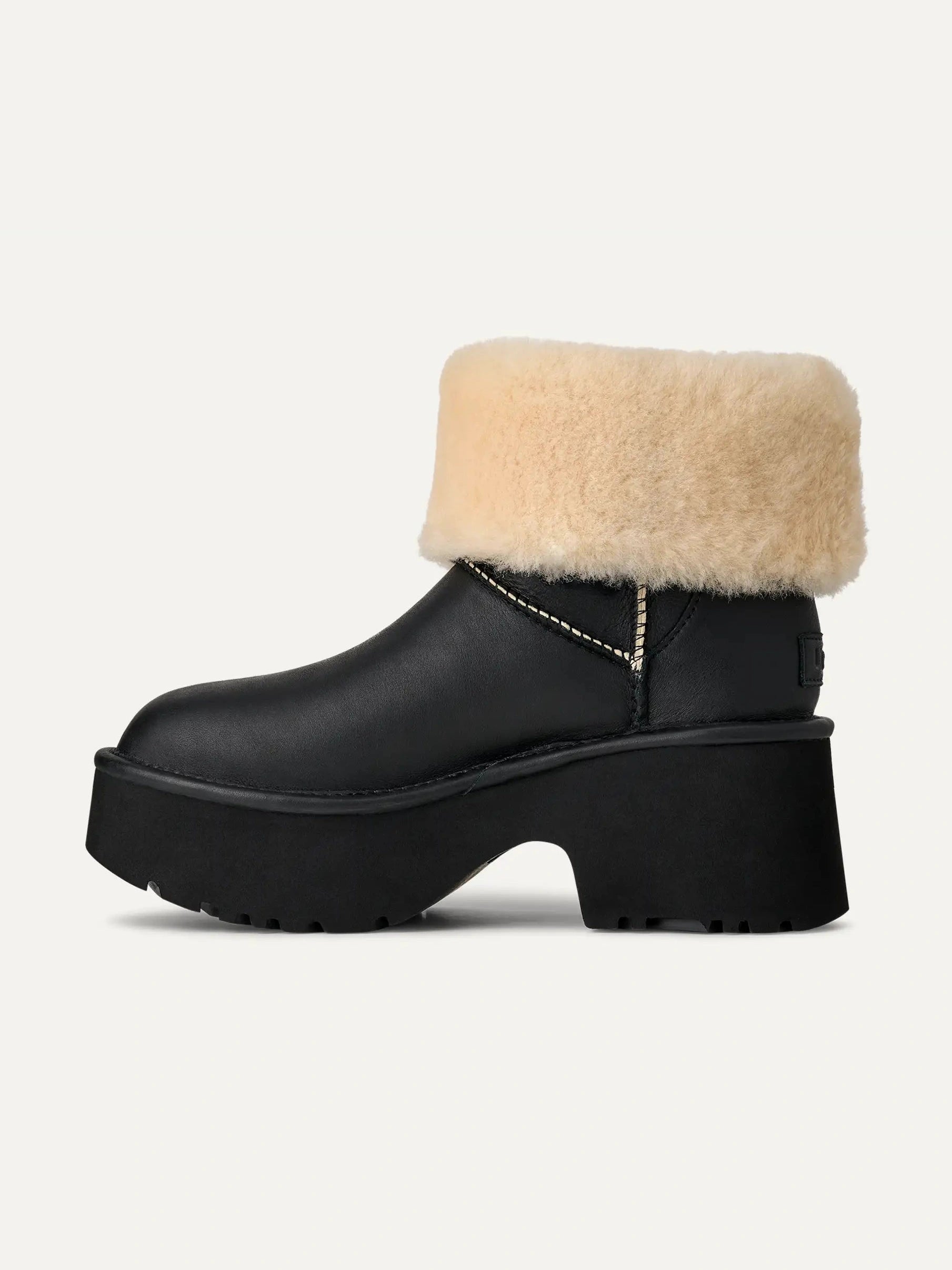 ugg-naisten-saappaat-w-new-heights-cuff-lthr-musta-2