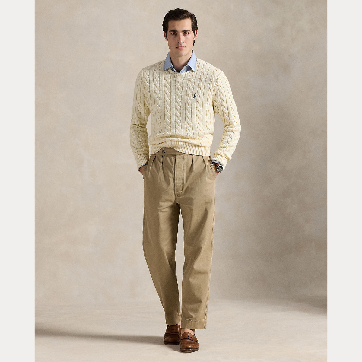 Polo Ralph Lauren miesten neule, LS DRIVE LONG SLEEVE PULLOVER Valkoinen, valkoinen palmikkoneule, pyöreä pääntie, pitkät hihat, joustinneuleiset reunukset ja pieni logo rinnassa.