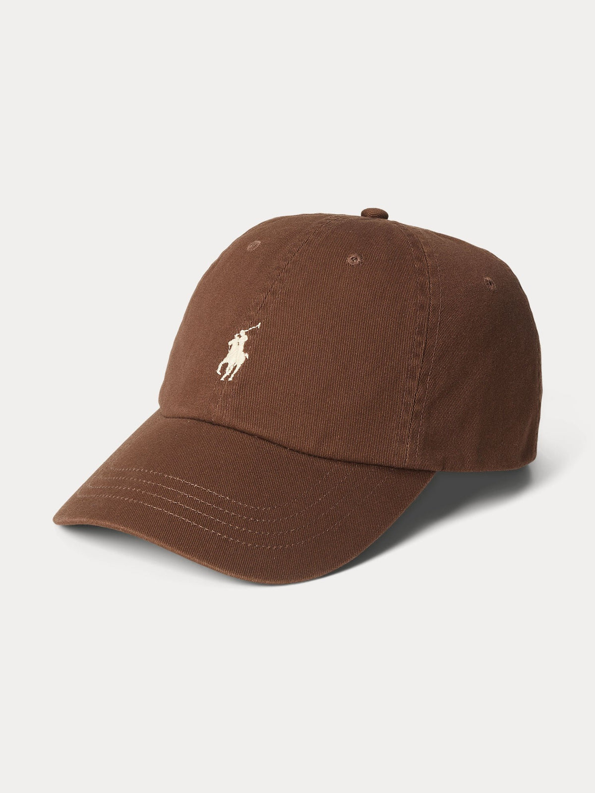 Polo Ralph Lauren naistenlippis CLS SPRT Cap Hat, tummanruskea puuvillainen lippalakki, johon on brodeerattu valkoinen logo etuosaan ja jossa on säädettävä takakiinnitys.