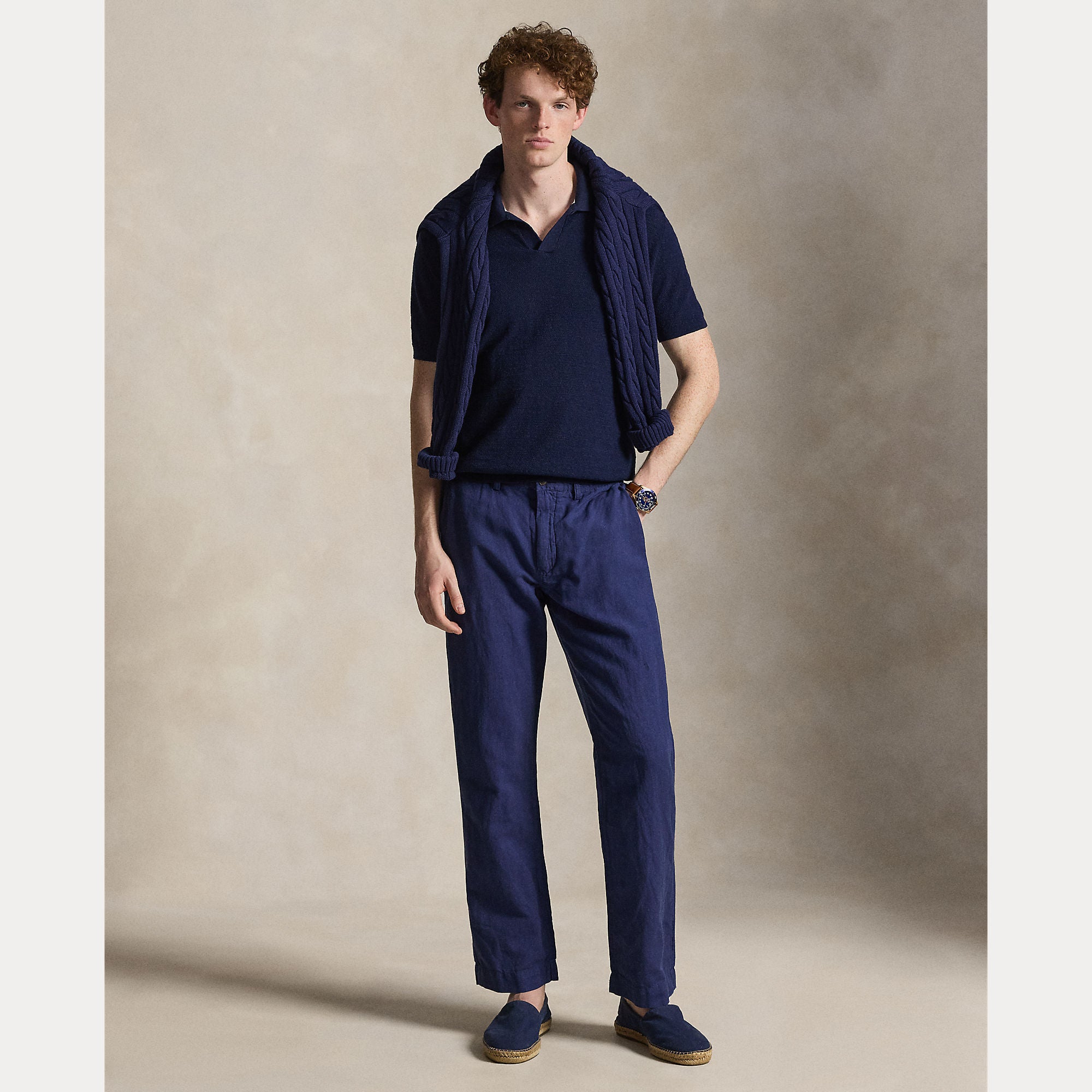 Polo Ralph Lauren miesten housut Linen Trousers, tummansininen, suorat ja kevytlämmin pellavasekoitemateriaali, klassinen leikkaus, tyylikkään ajaton tummansininen sävy.