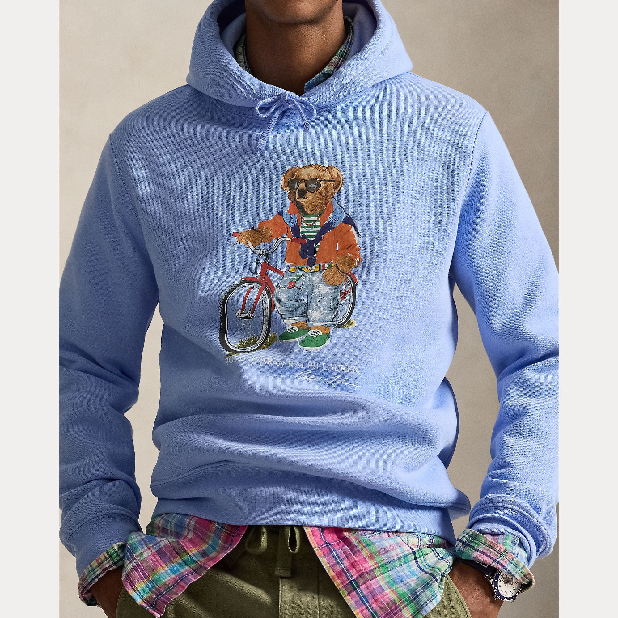 Polo Ralph Lauren miesten huppari Summer Bear Knit Hoodie, vaaleansininen, pehmeää puuvillasekoitetta, edessä värikäs karhukuvio, hupullinen ja rento istuvuus.