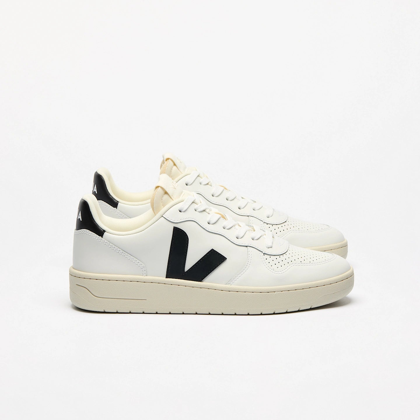 Veja naisten tennarit V-10 Prime Sneaker White Black, valkoinen