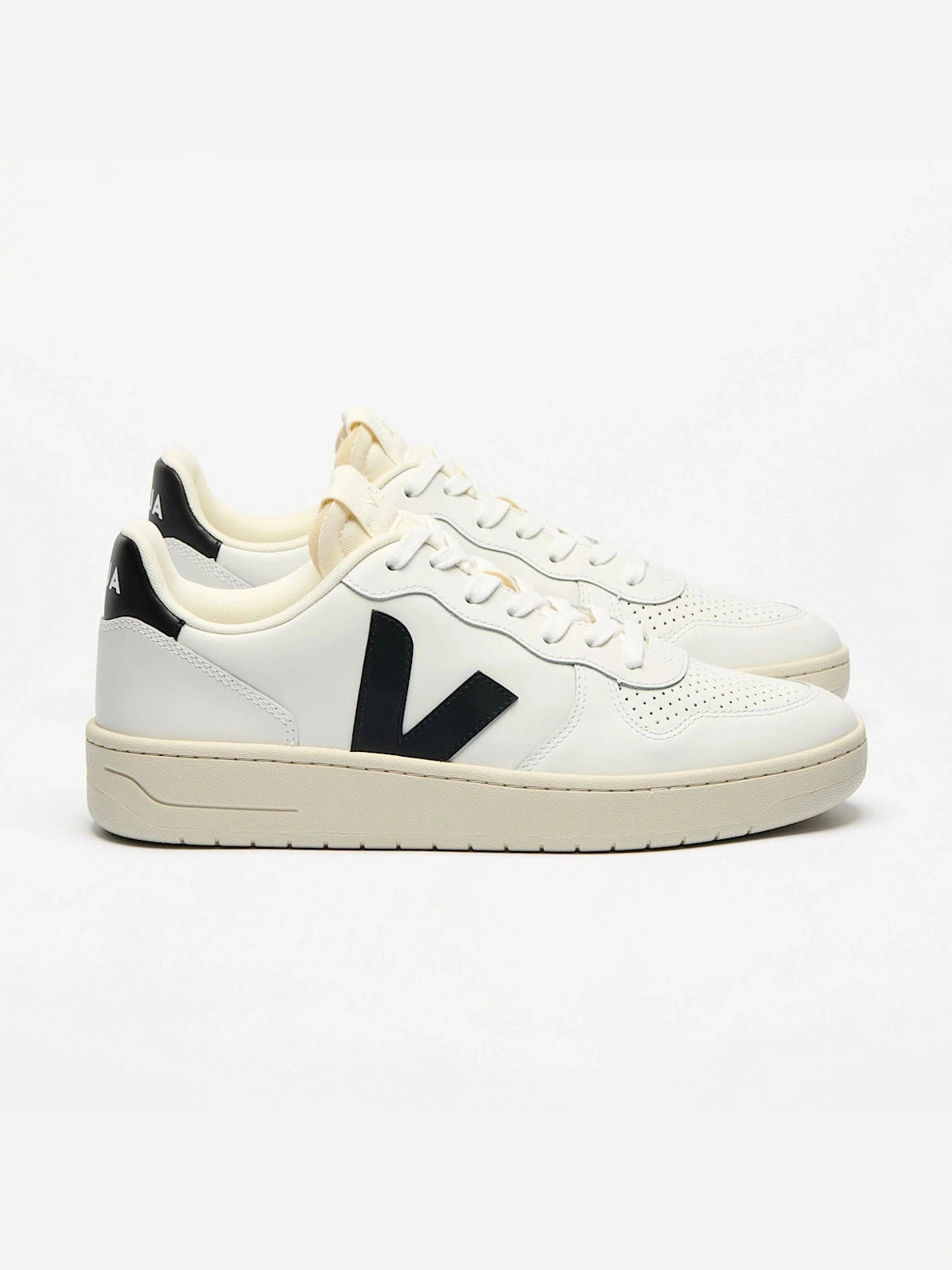 Veja naisten tennarit V-10 Prime Sneaker White Black, valkoinen