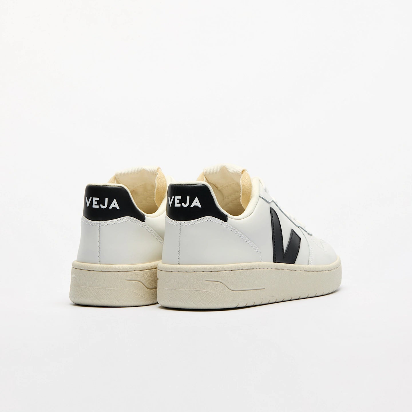 Veja naisten tennarit V-10 Prime Sneaker White Black, valkoinen