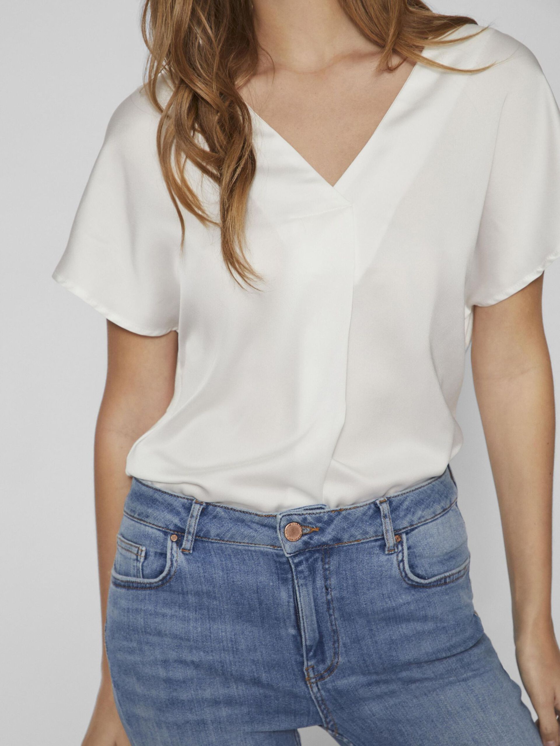 vila-naisten-satiinitoppi-viellette-v-neck-s-s-satin-top-valkoinen-5