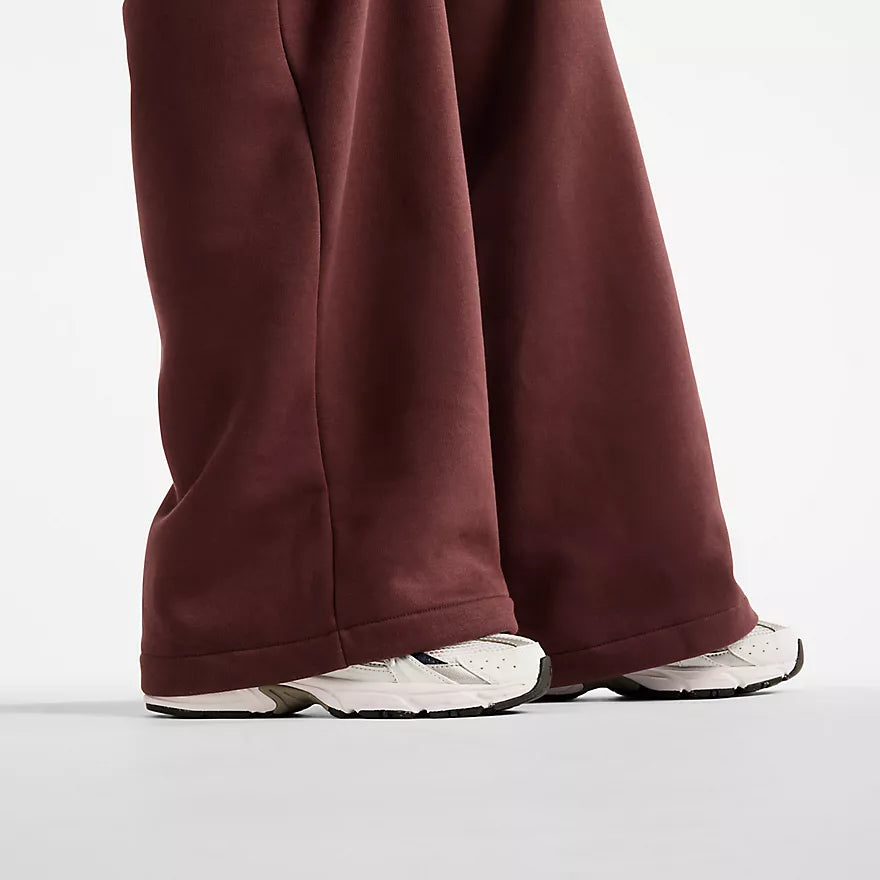 New Balance naisten collegehousut Trackside Fleece Pant, Cherry Leather
