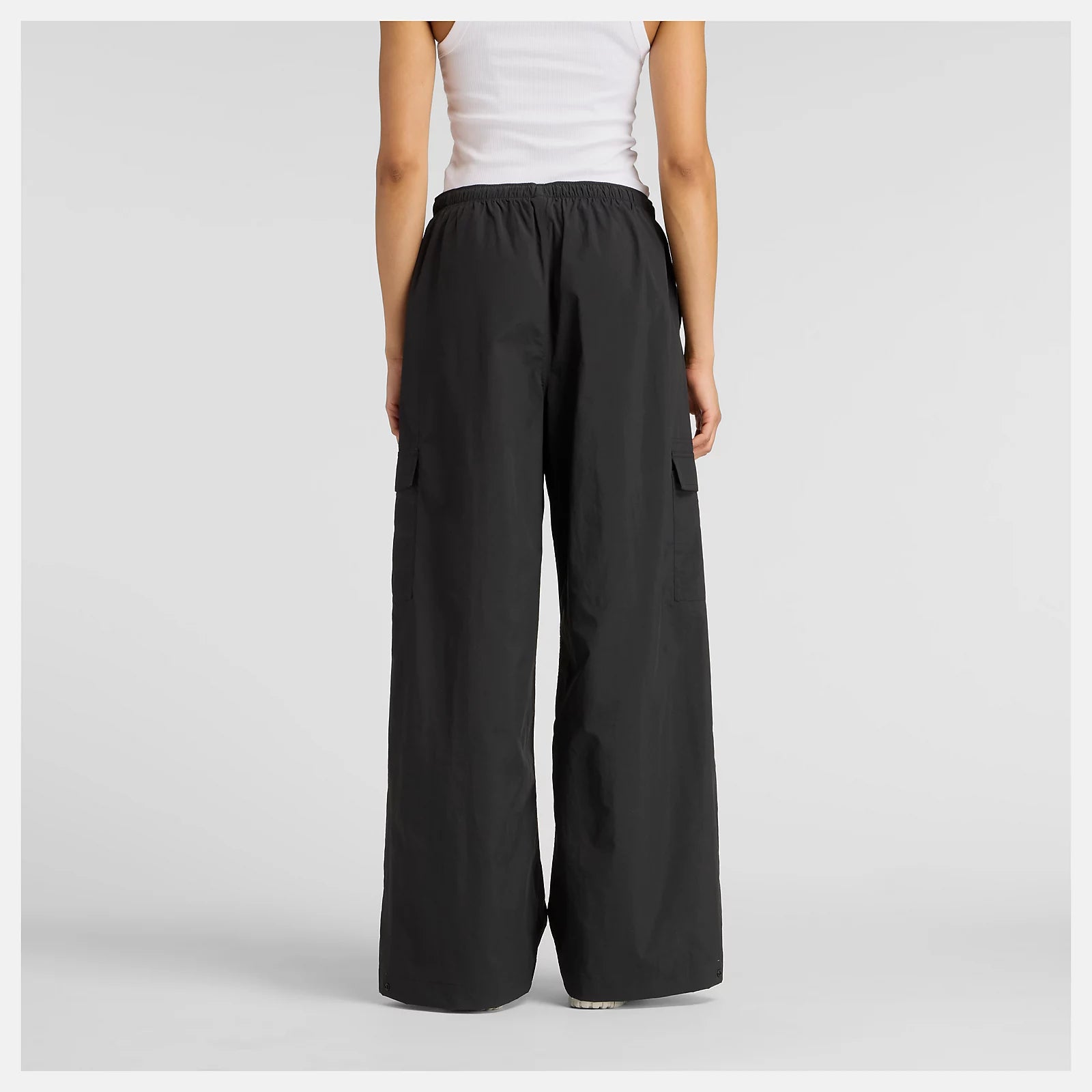 New Balance naisten reisitaskuhousut Woven Cargo Pant, musta