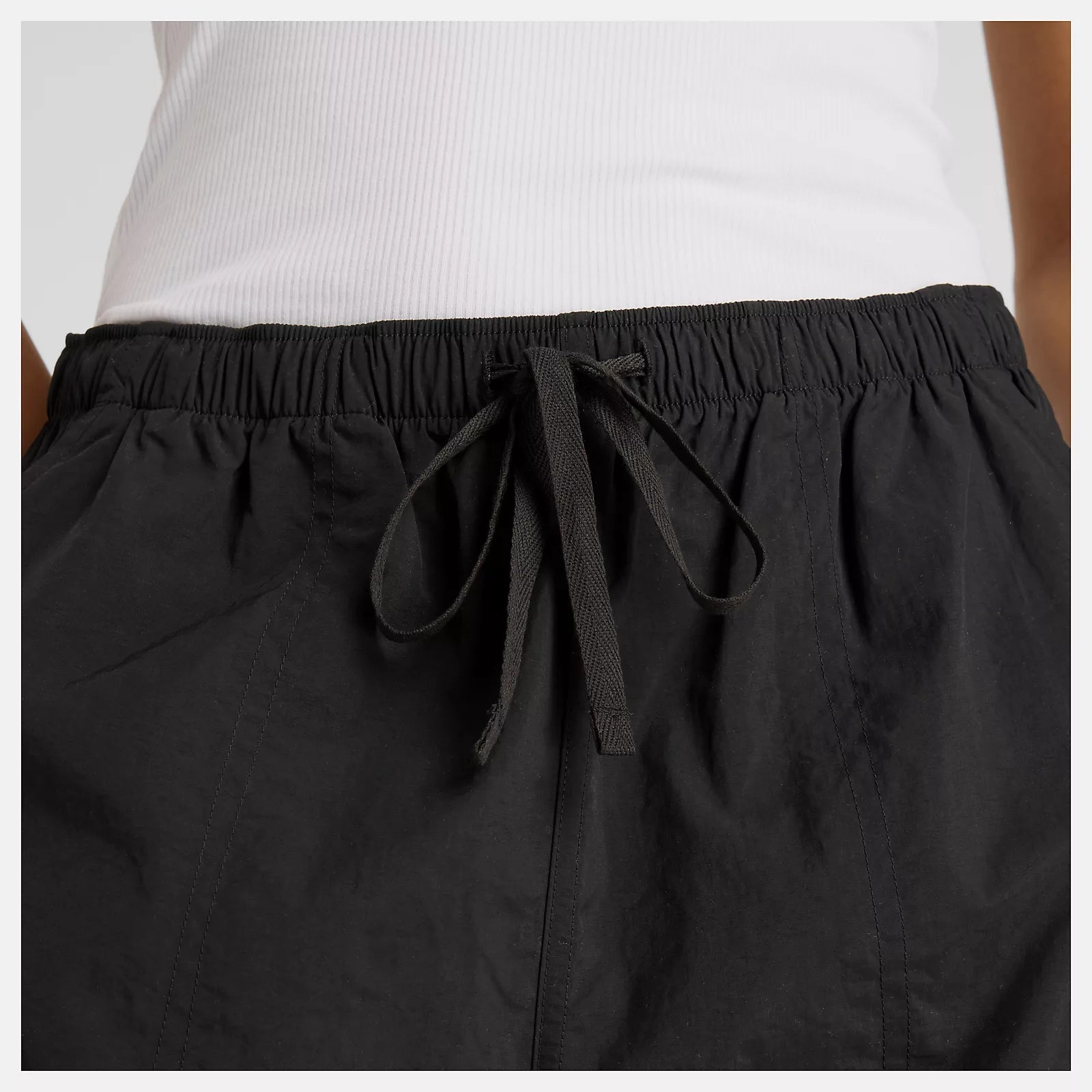 New Balance naisten reisitaskuhousut Woven Cargo Pant, musta