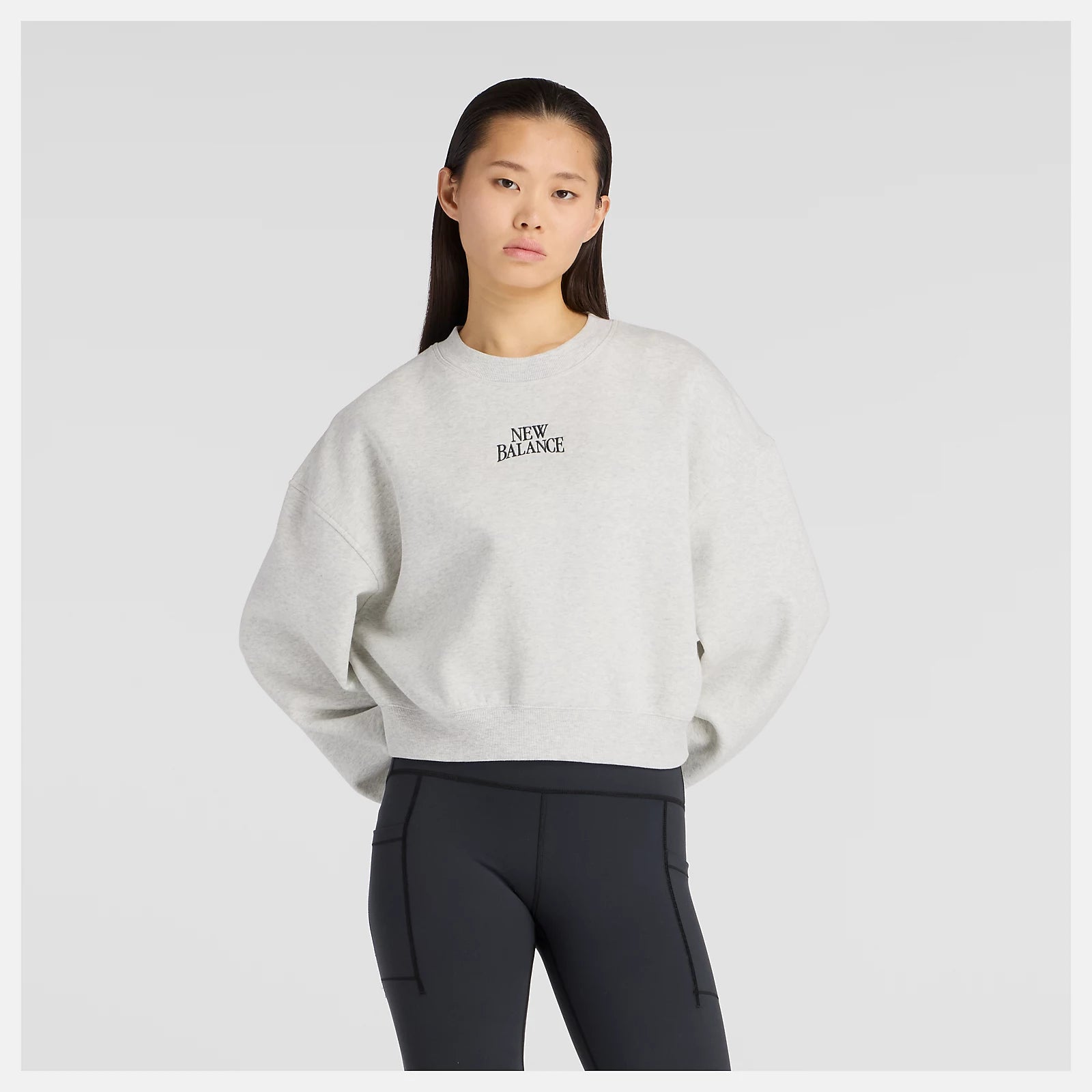 New Balance naisten collegepaita Linear Heritage Fleece Crew, vaaleanharmaa