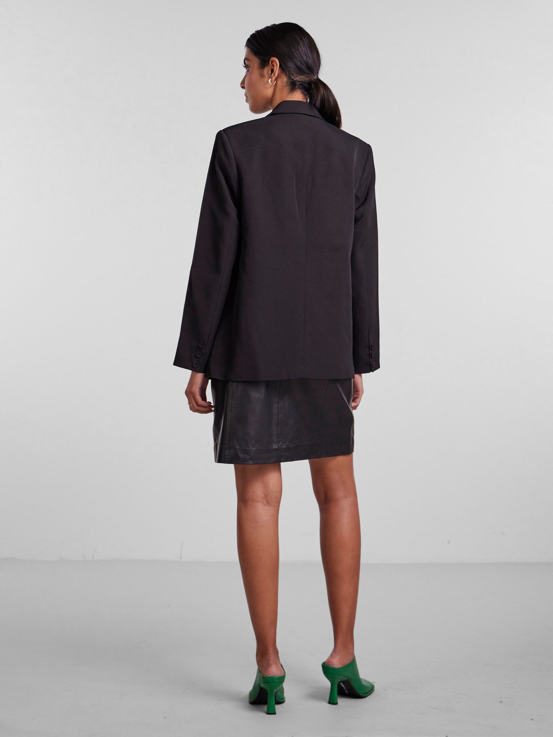 y-a-s-naisten-bleiseri-k-yasbluris-ls-blazer-noos-musta-2