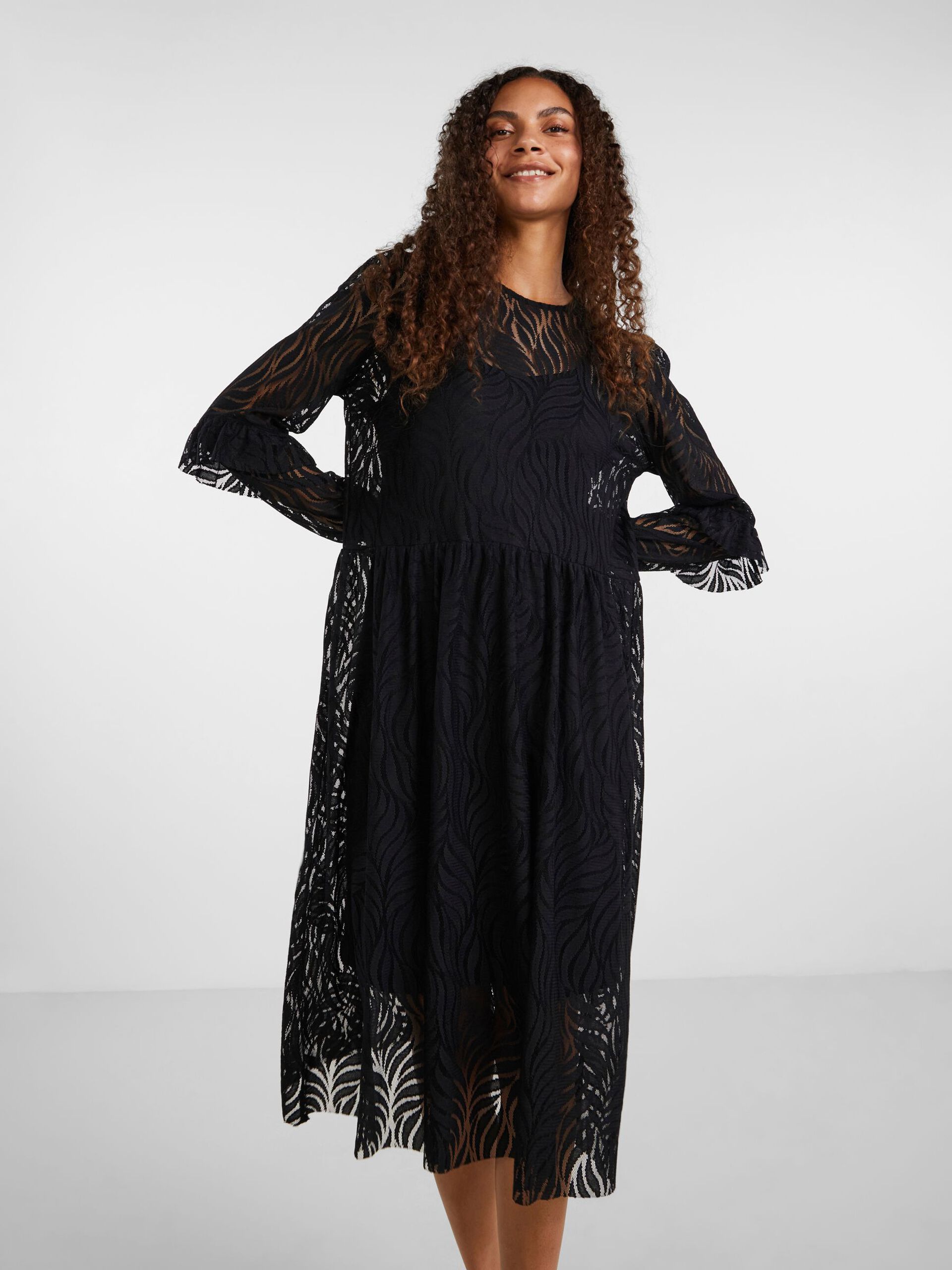 y-a-s-naisten-mekko-yaslucianna-ls-long-lace-dress-musta-1