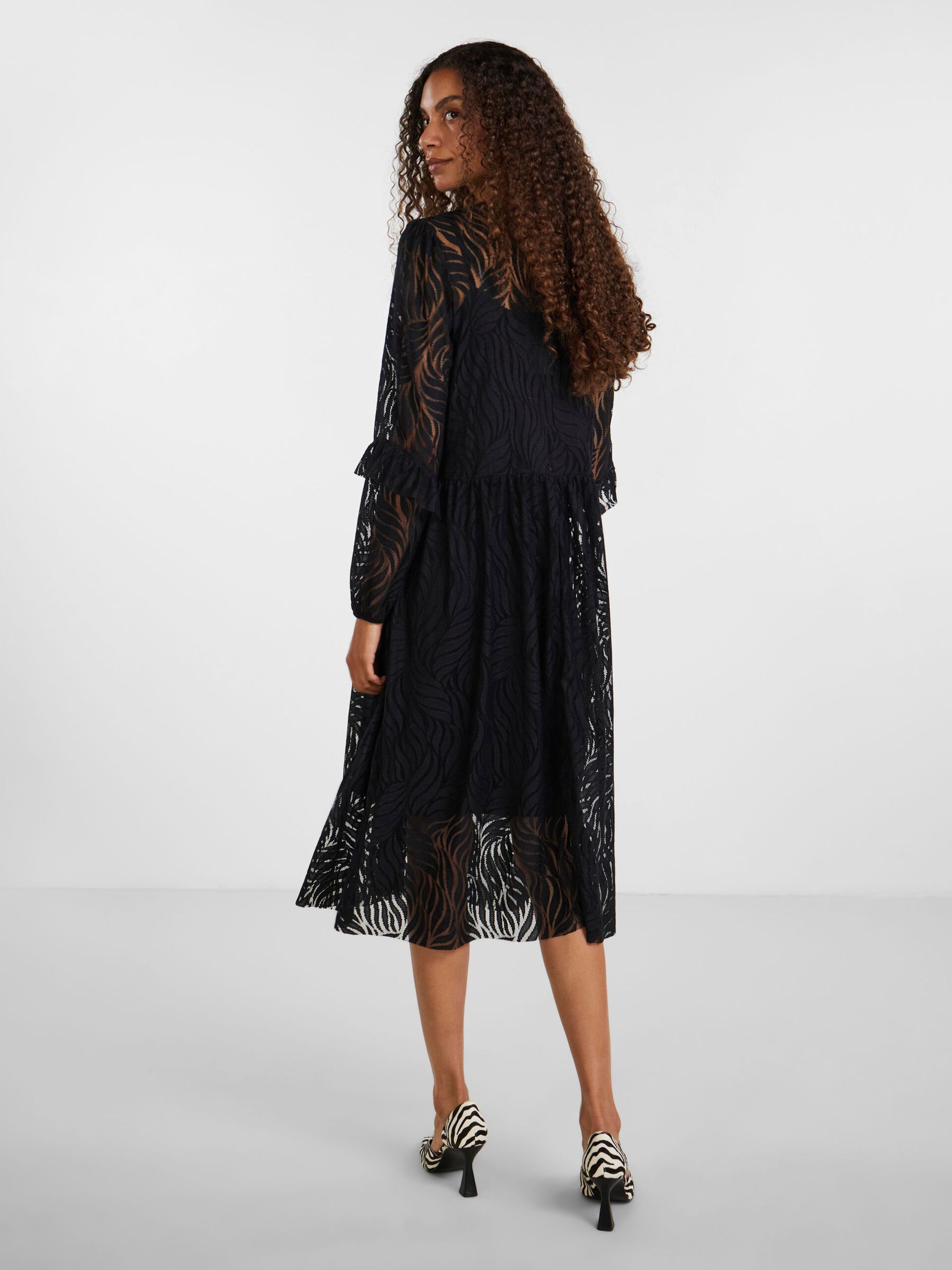 y-a-s-naisten-mekko-yaslucianna-ls-long-lace-dress-musta-2