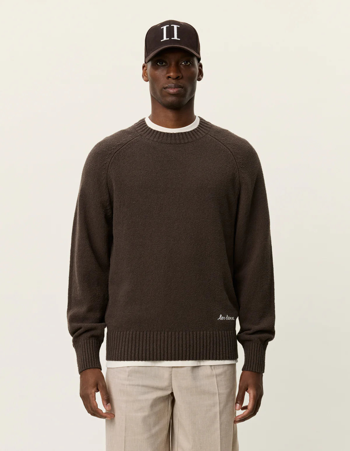 Les Deux miesten neulepusero Brad Roundneck Knit, tummanruskea