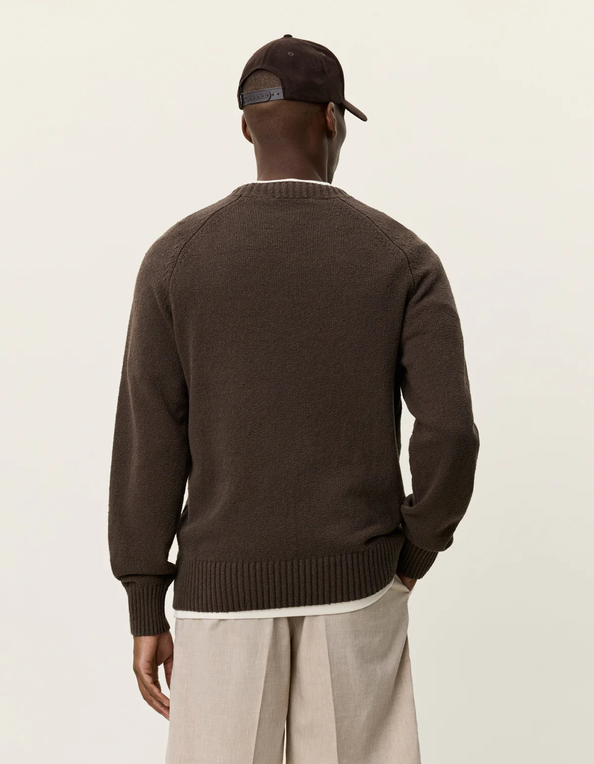Les Deux miesten neulepusero Brad Roundneck Knit, tummanruskea