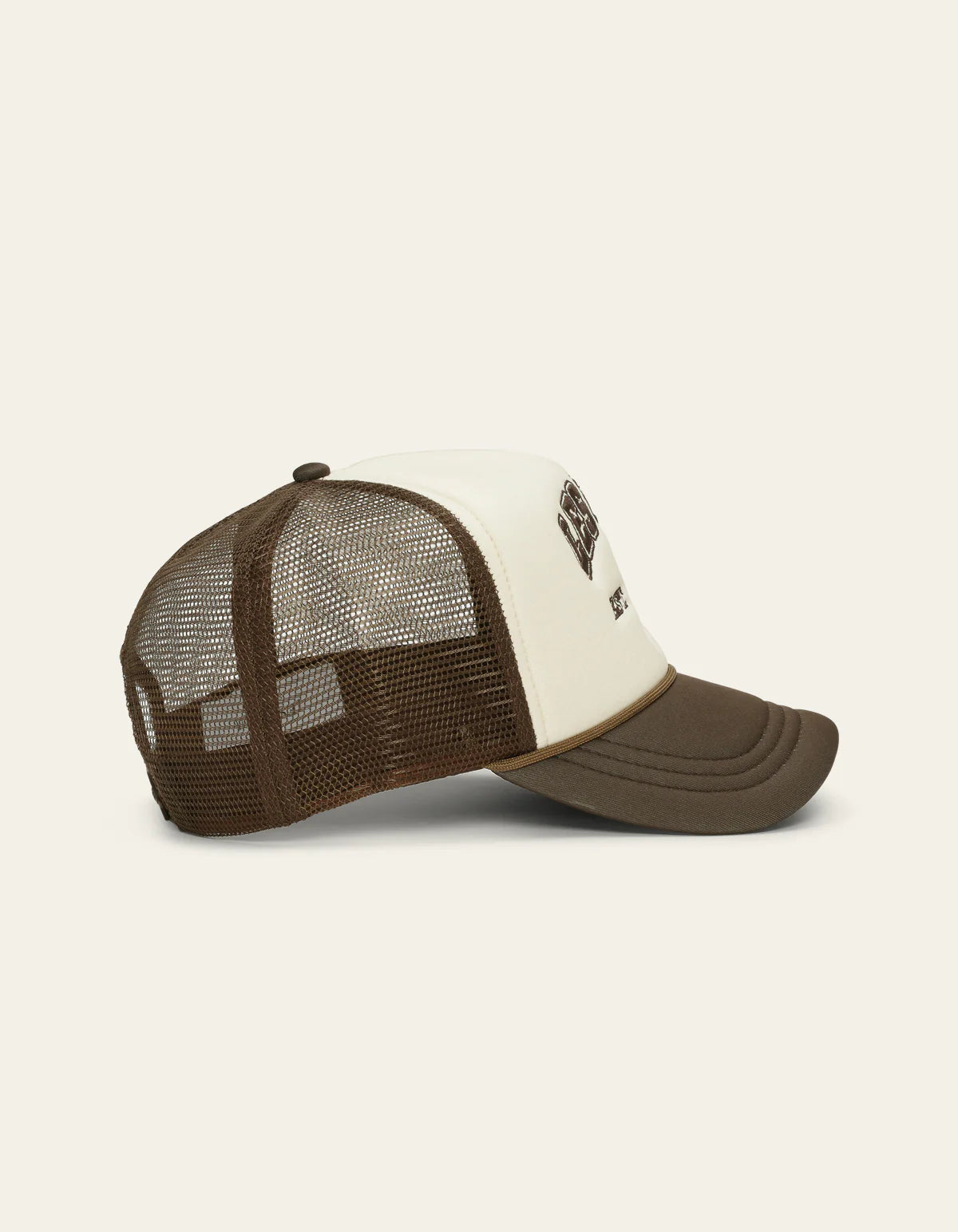 Les Deux miesten lippis Basketball Player Trucker Cap